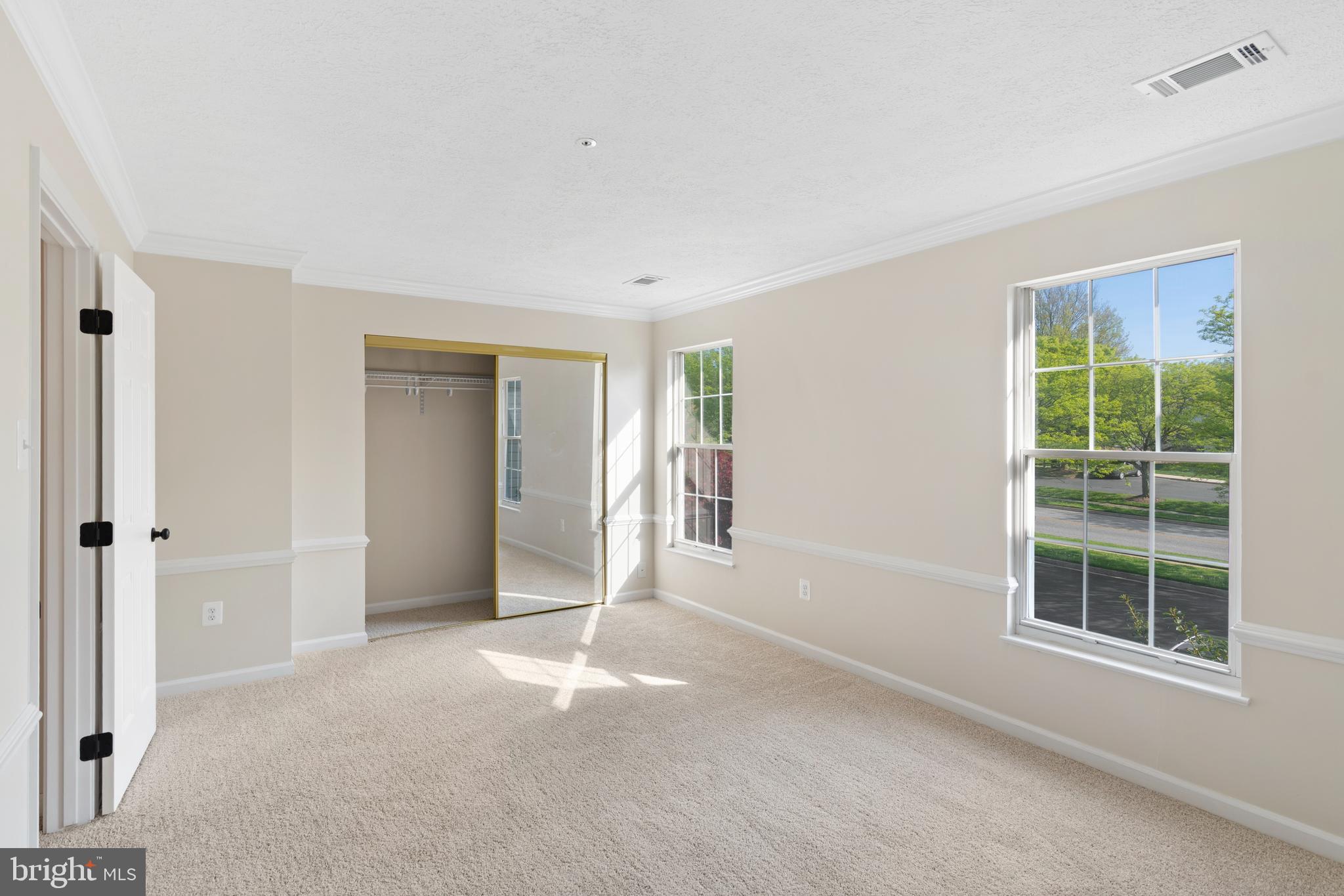 CONSTANT FRIENDSHIP - Residential