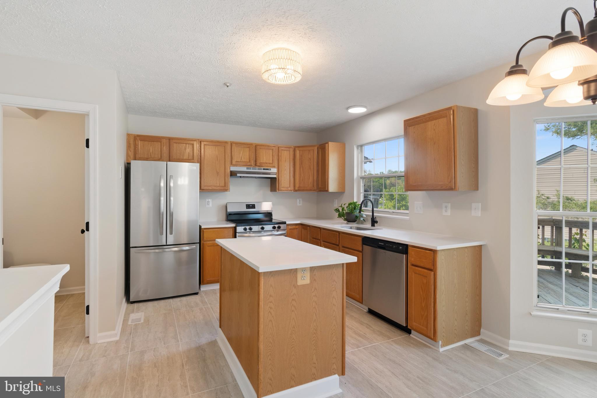 CONSTANT FRIENDSHIP - Residential