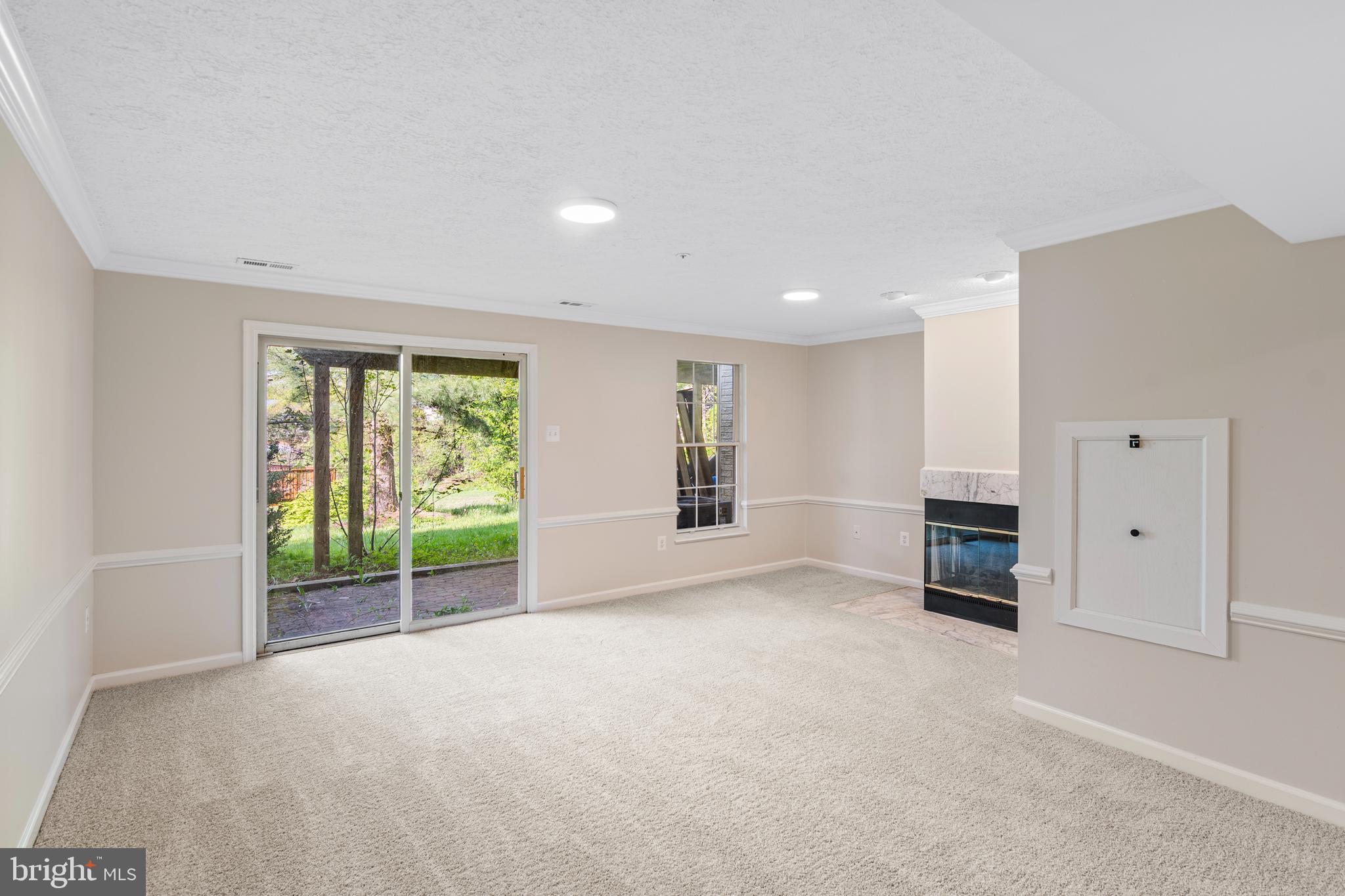 CONSTANT FRIENDSHIP - Residential