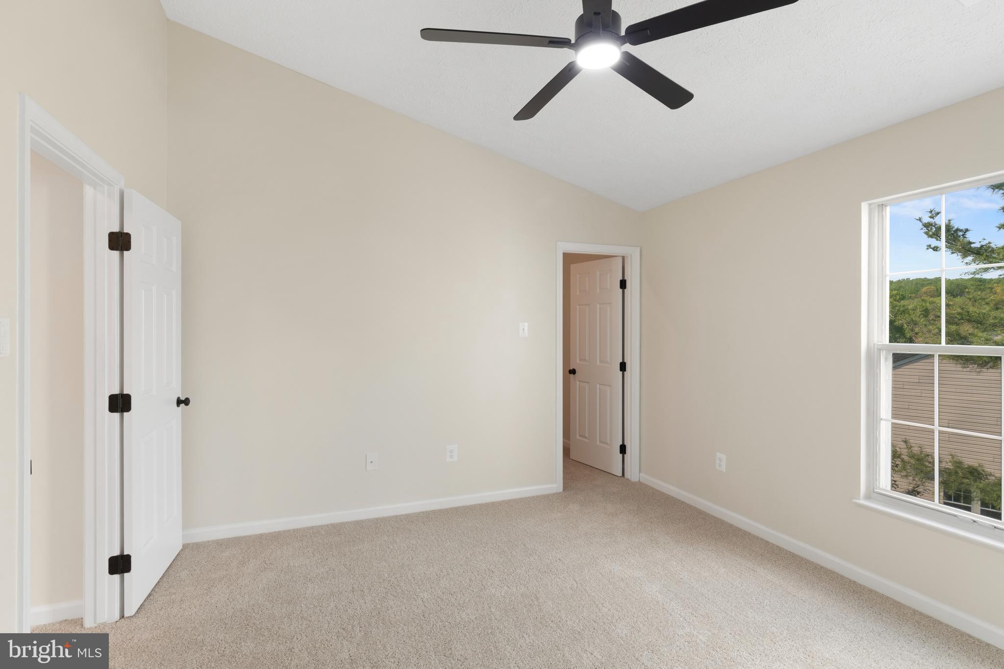 CONSTANT FRIENDSHIP - Residential