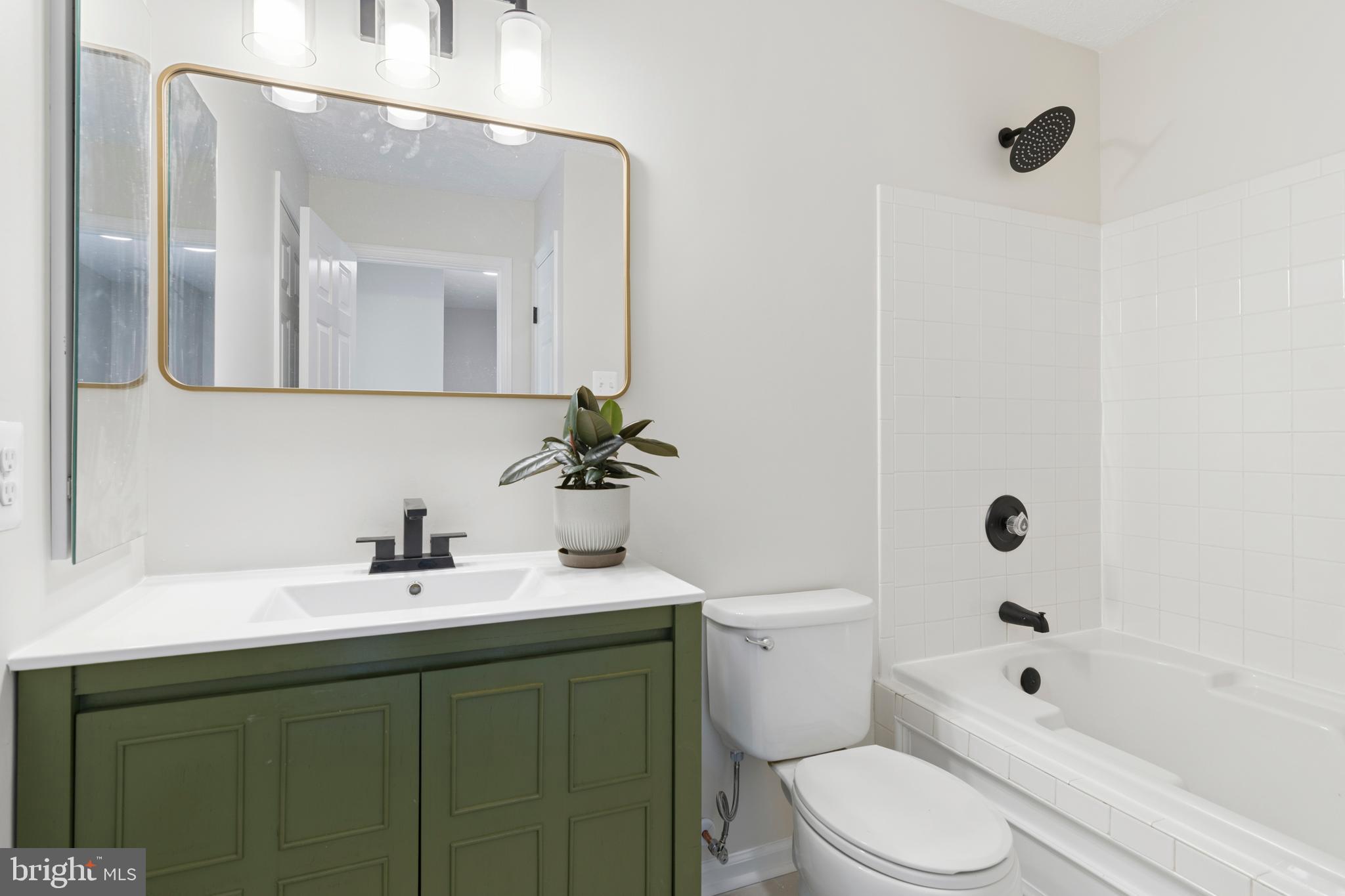 CONSTANT FRIENDSHIP - Residential