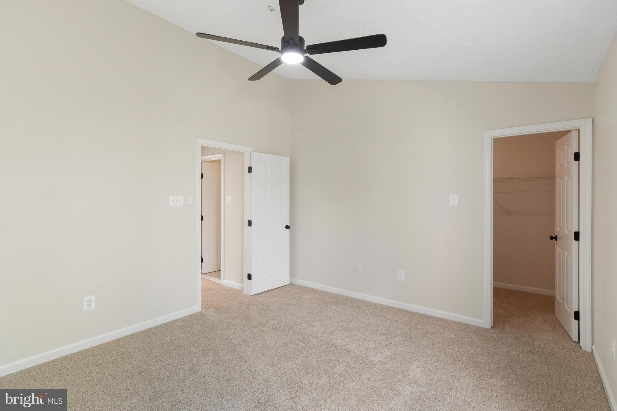 CONSTANT FRIENDSHIP - Residential