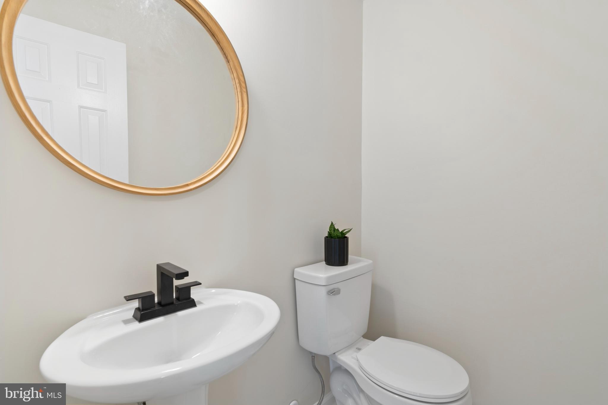 CONSTANT FRIENDSHIP - Residential