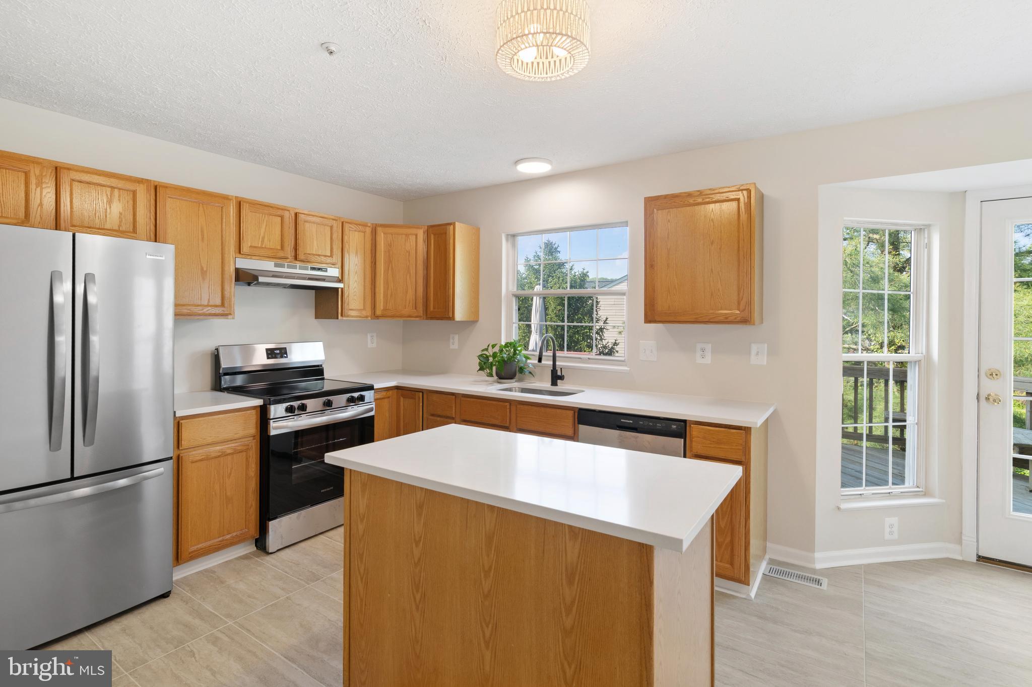 CONSTANT FRIENDSHIP - Residential