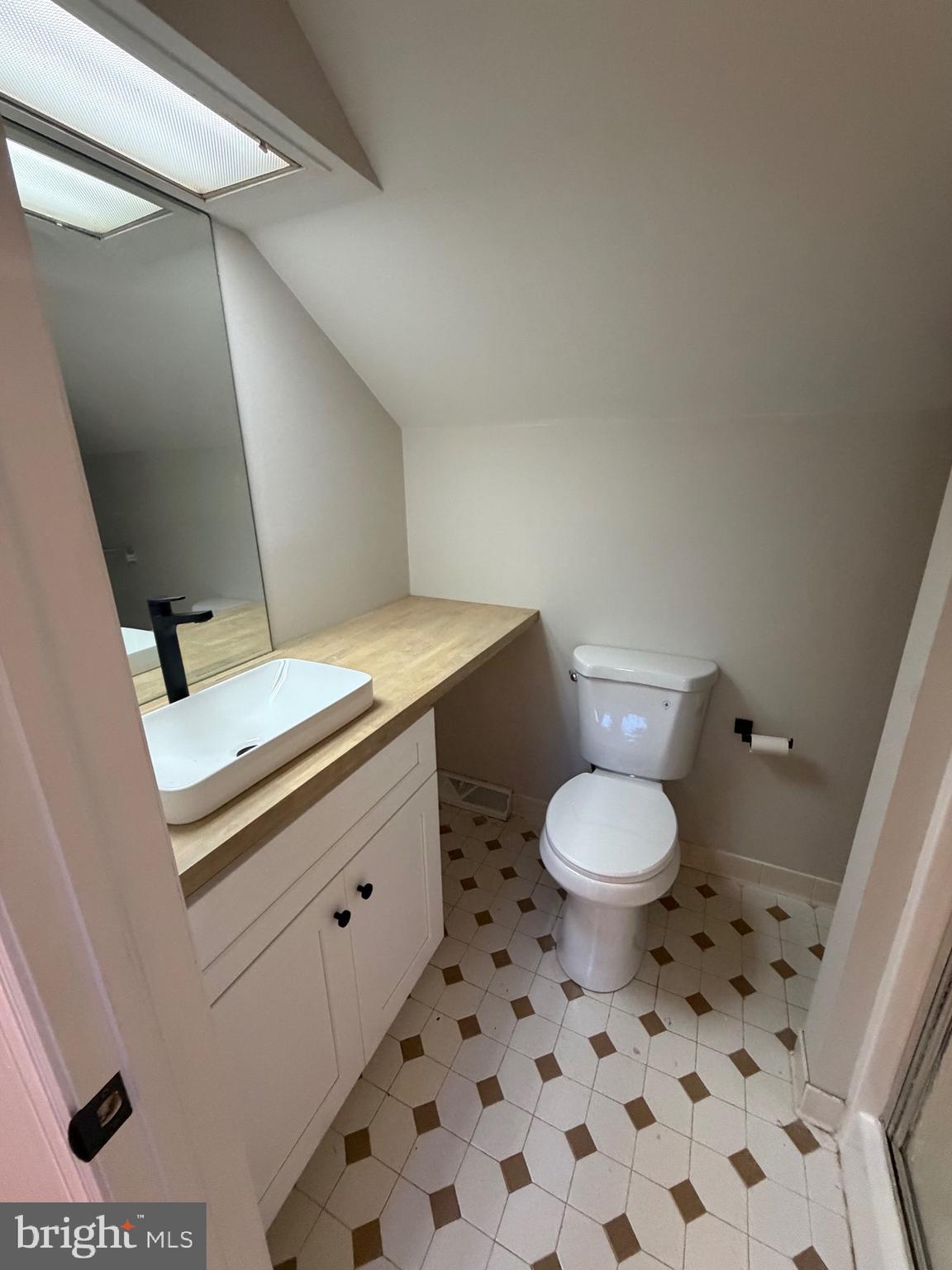 CREST OF HERSHEY - Residential Lease