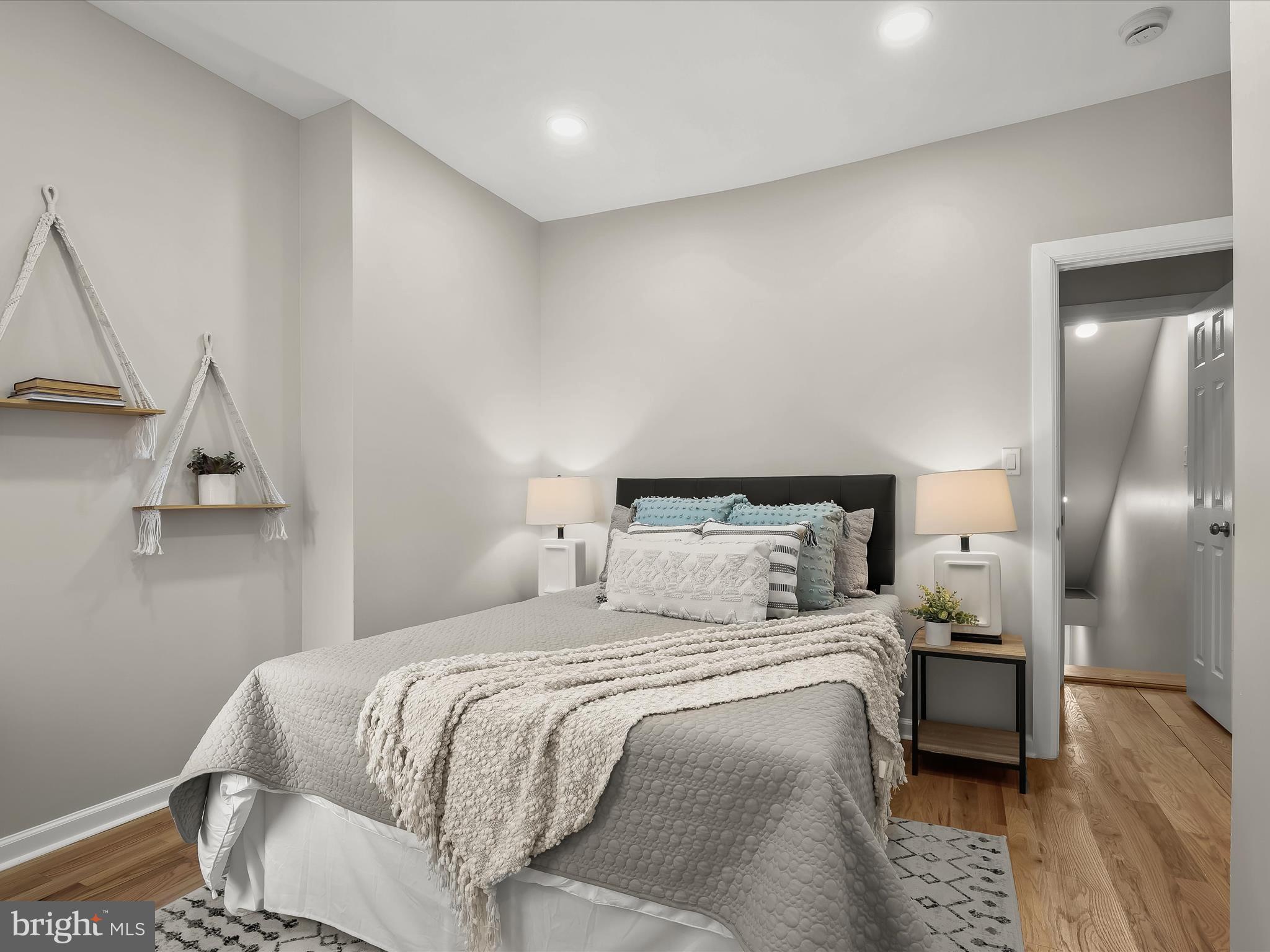 LAKE CLIFTON - Residential