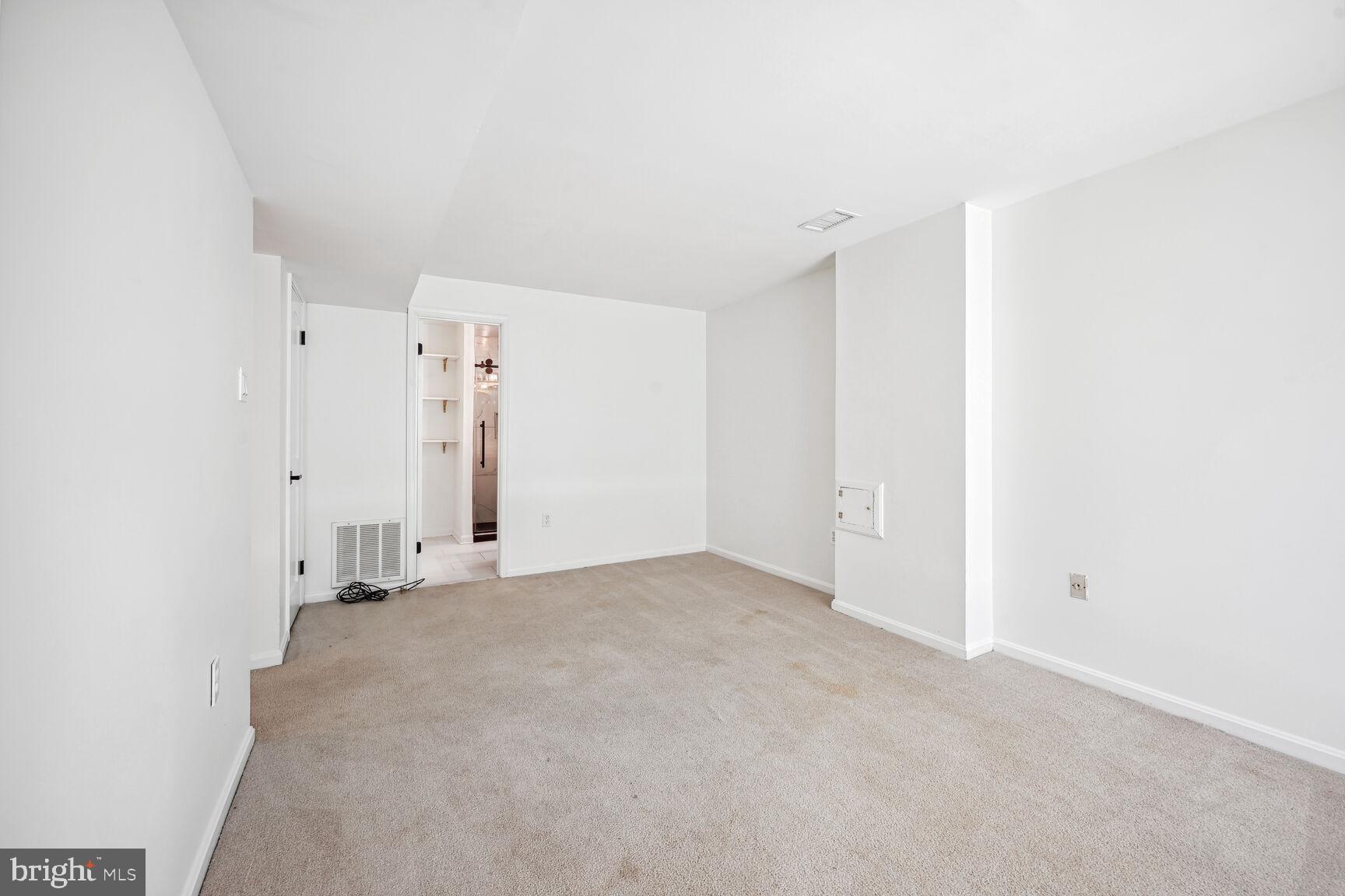 FOREST ESTATES - Residential Lease