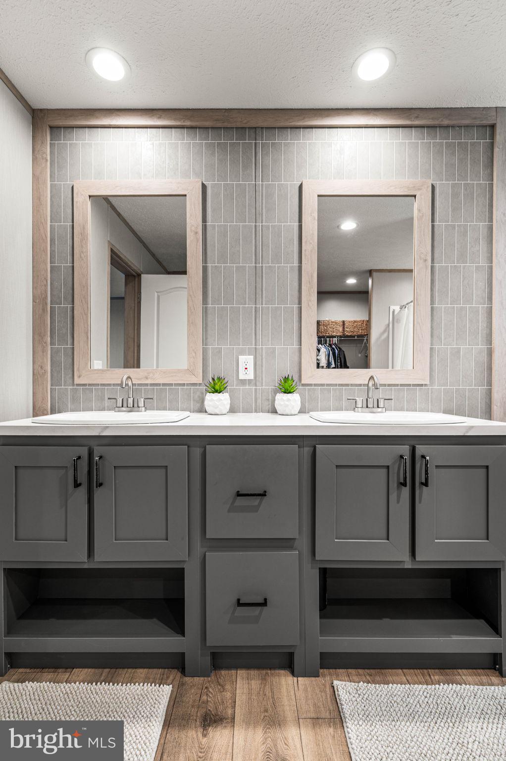 APPLEVILLE WEST - Residential