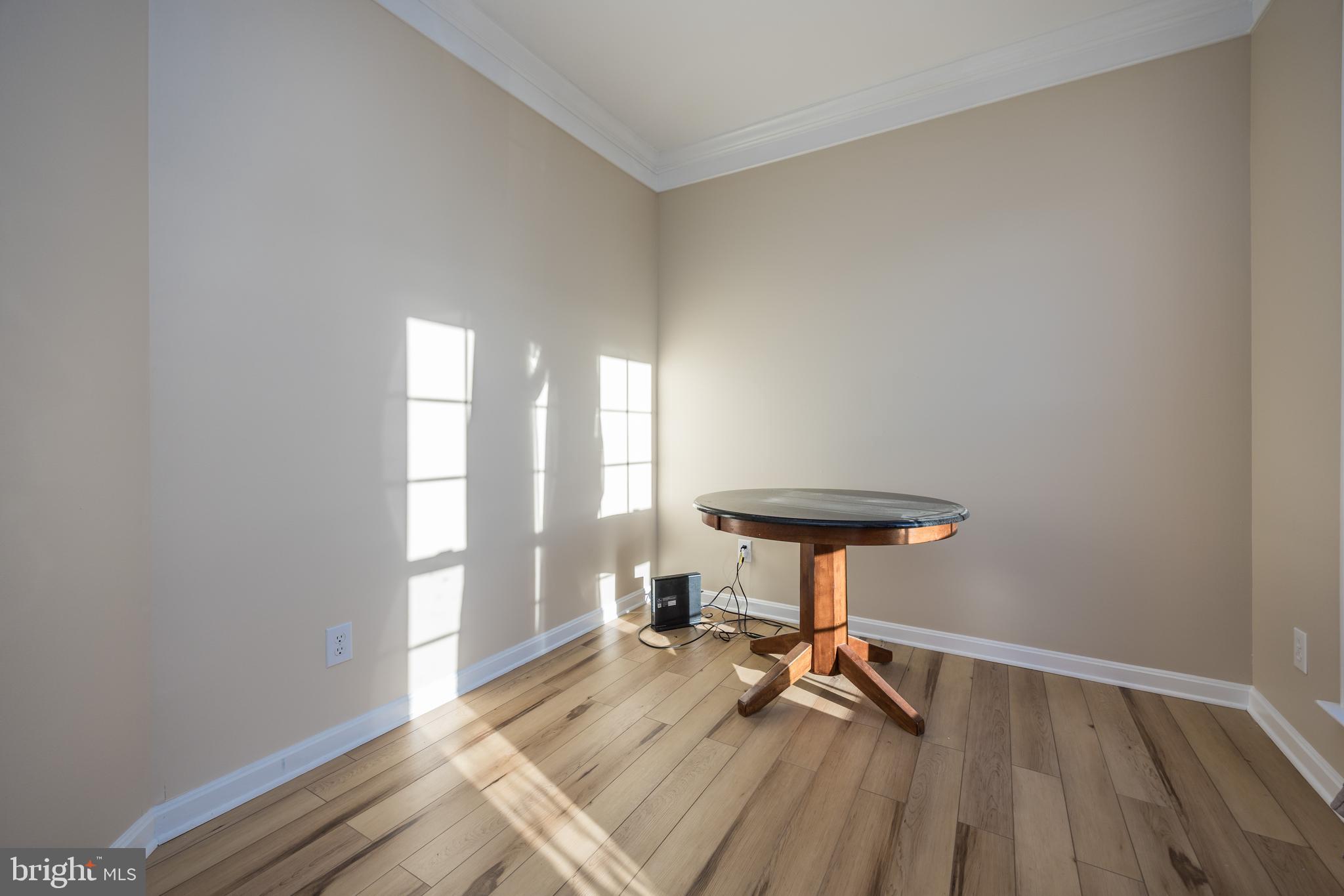 196 E PEMBROOKE DRIVE