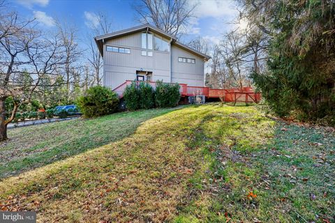 Photo of 7614 Carteret Road, BETHESDA, MD 20817 (MLS # MDMC2209224)