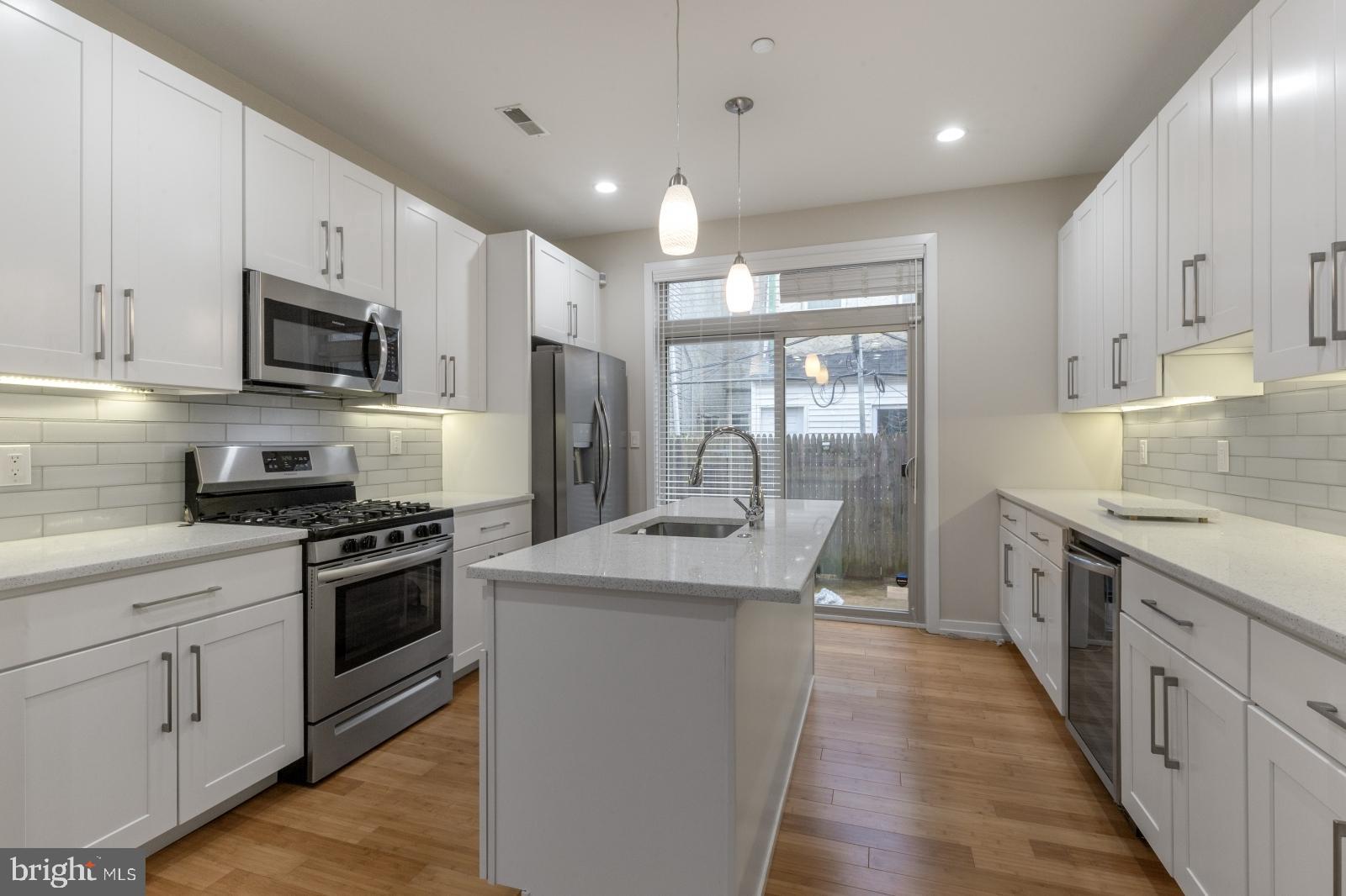 POINT BREEZE - Residential Lease