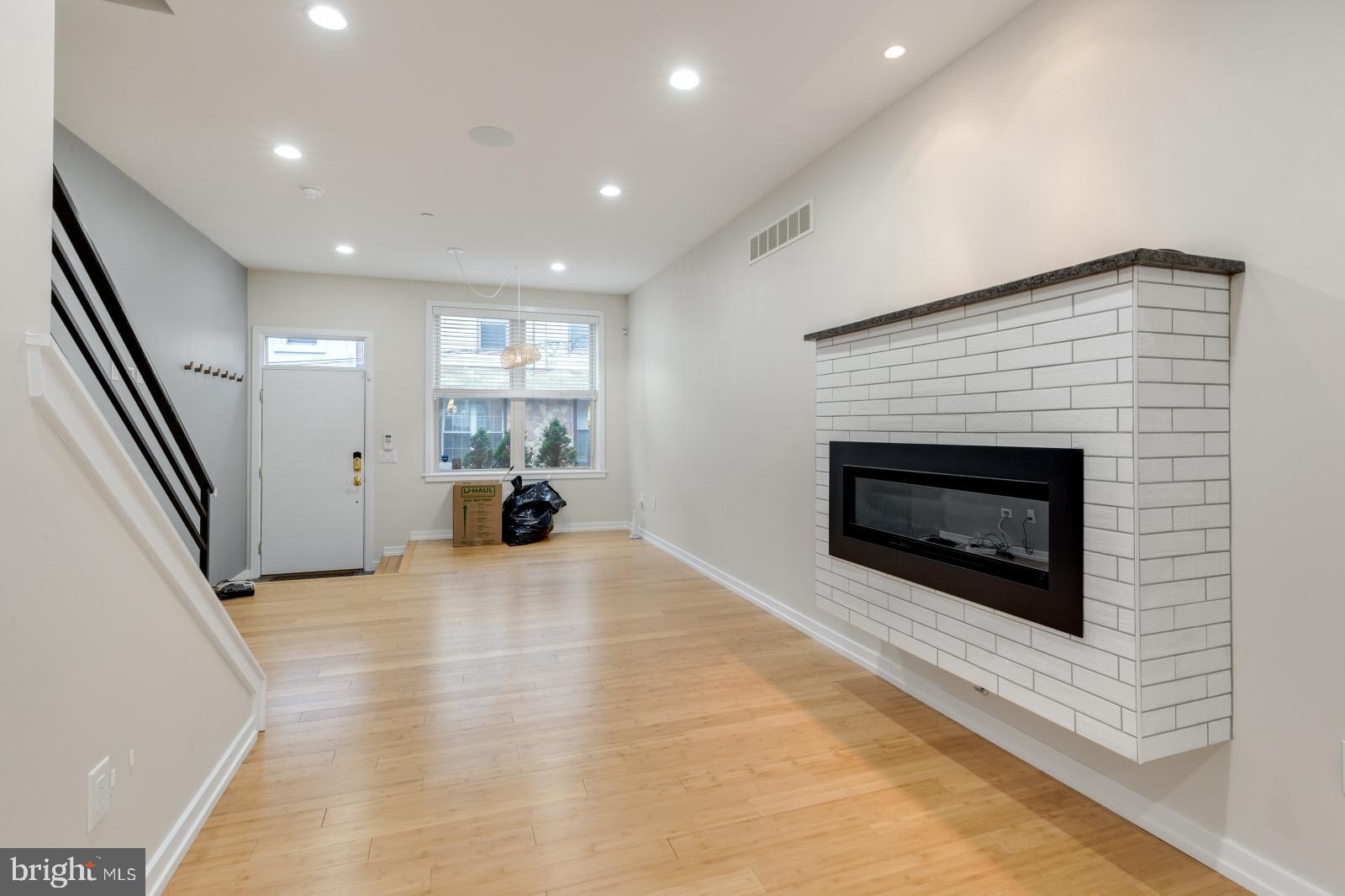 POINT BREEZE - Residential Lease