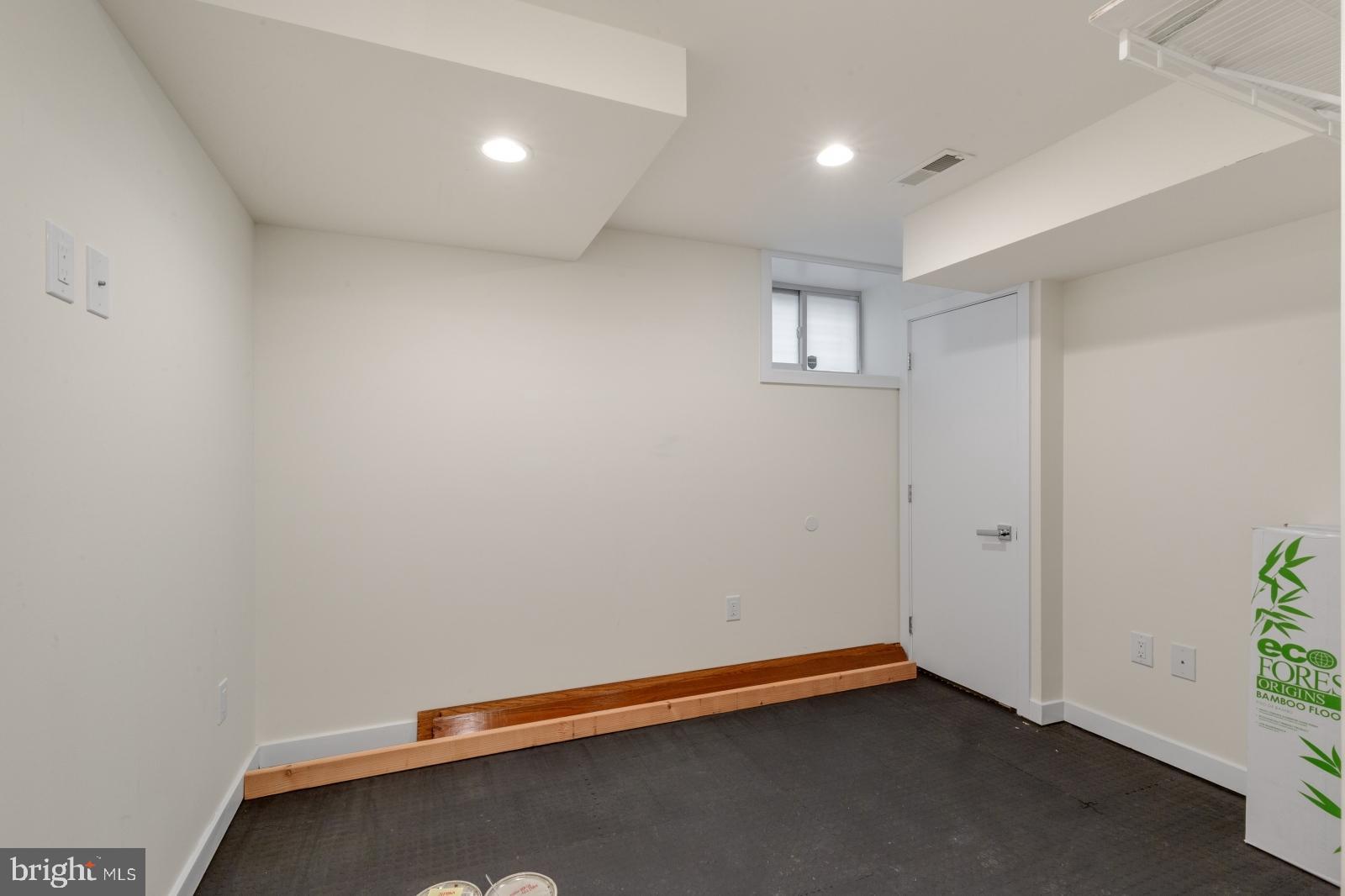 POINT BREEZE - Residential Lease