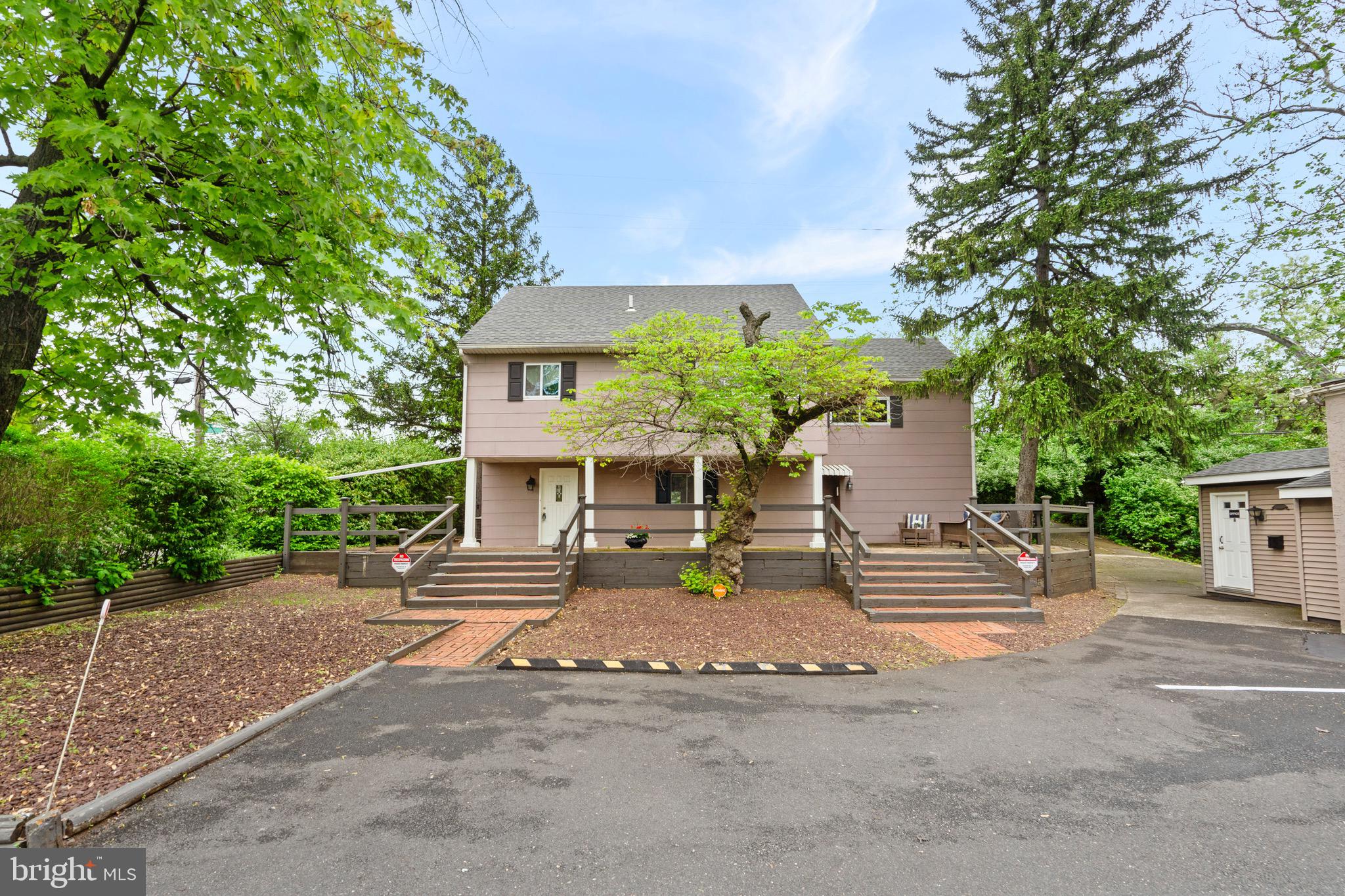 41 CEDAR LANE