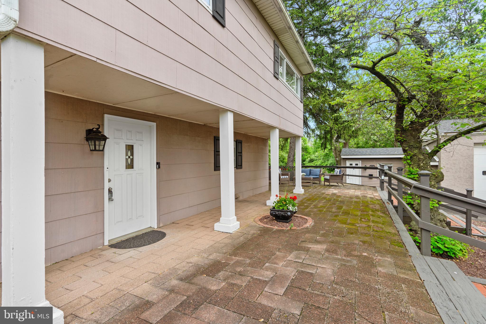 41 CEDAR LANE