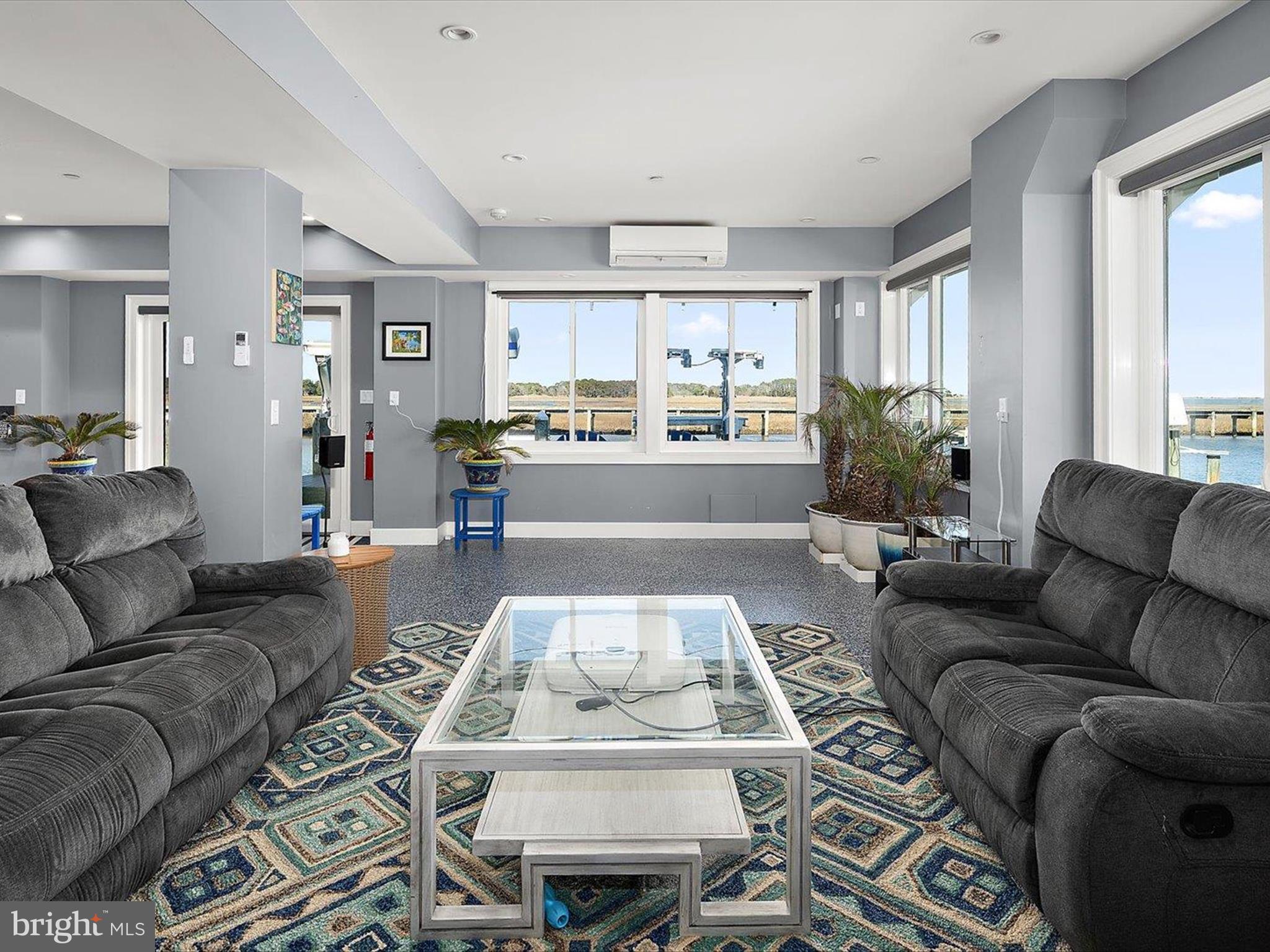 SNUG HARBOR - Residential