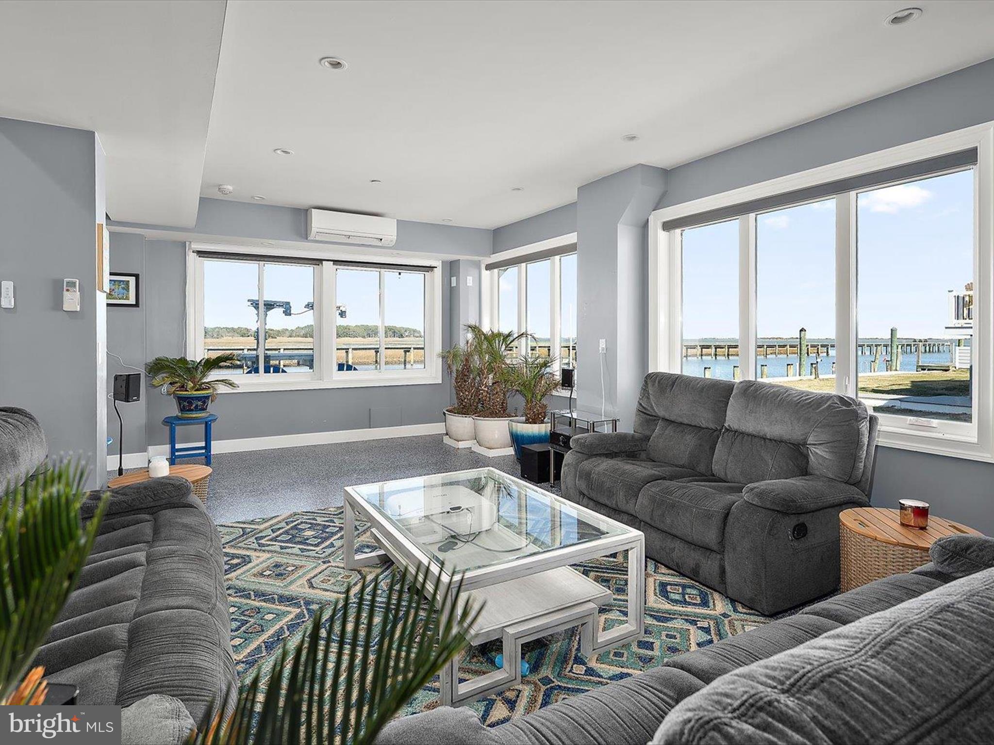 SNUG HARBOR - Residential