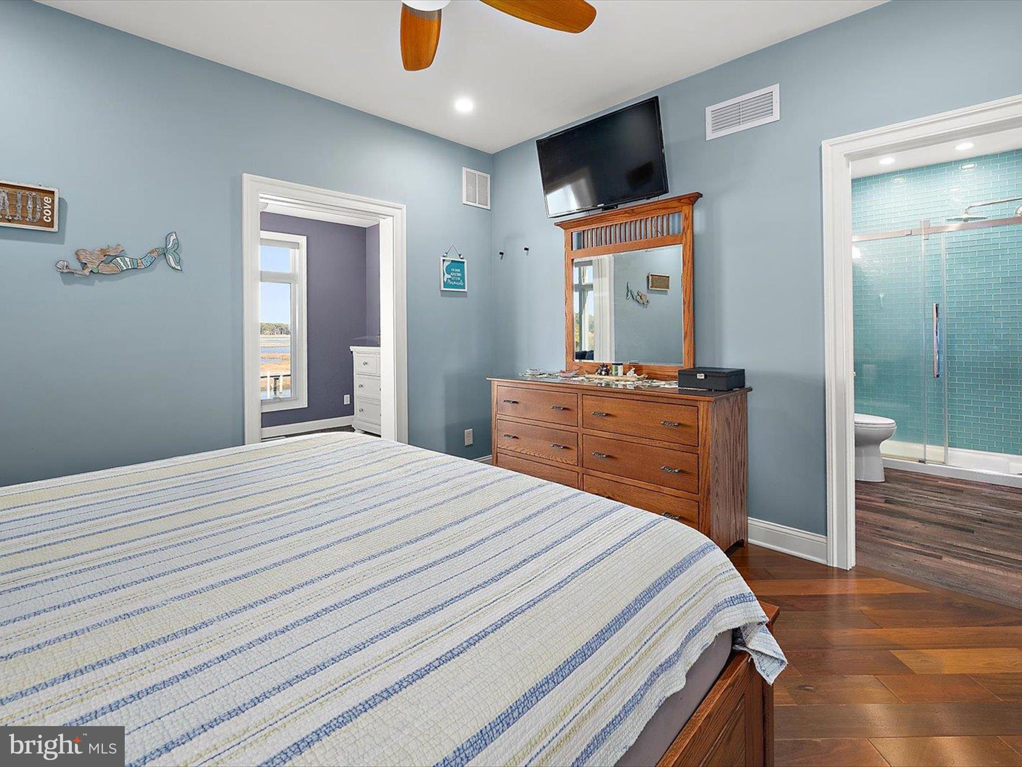 SNUG HARBOR - Residential