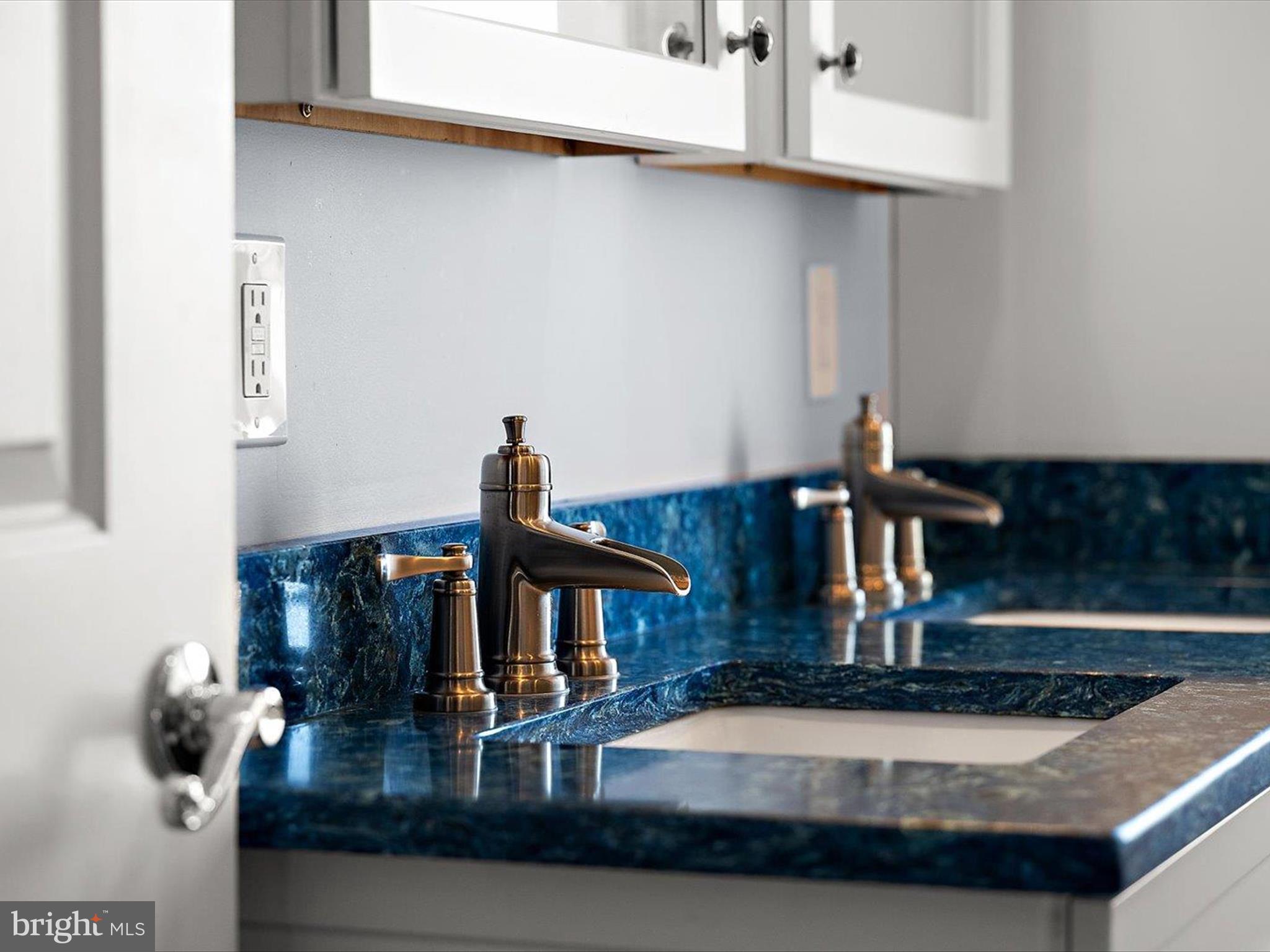 SNUG HARBOR - Residential