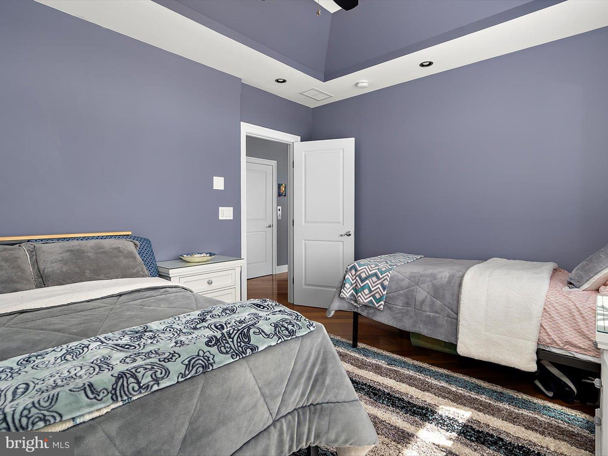 SNUG HARBOR - Residential