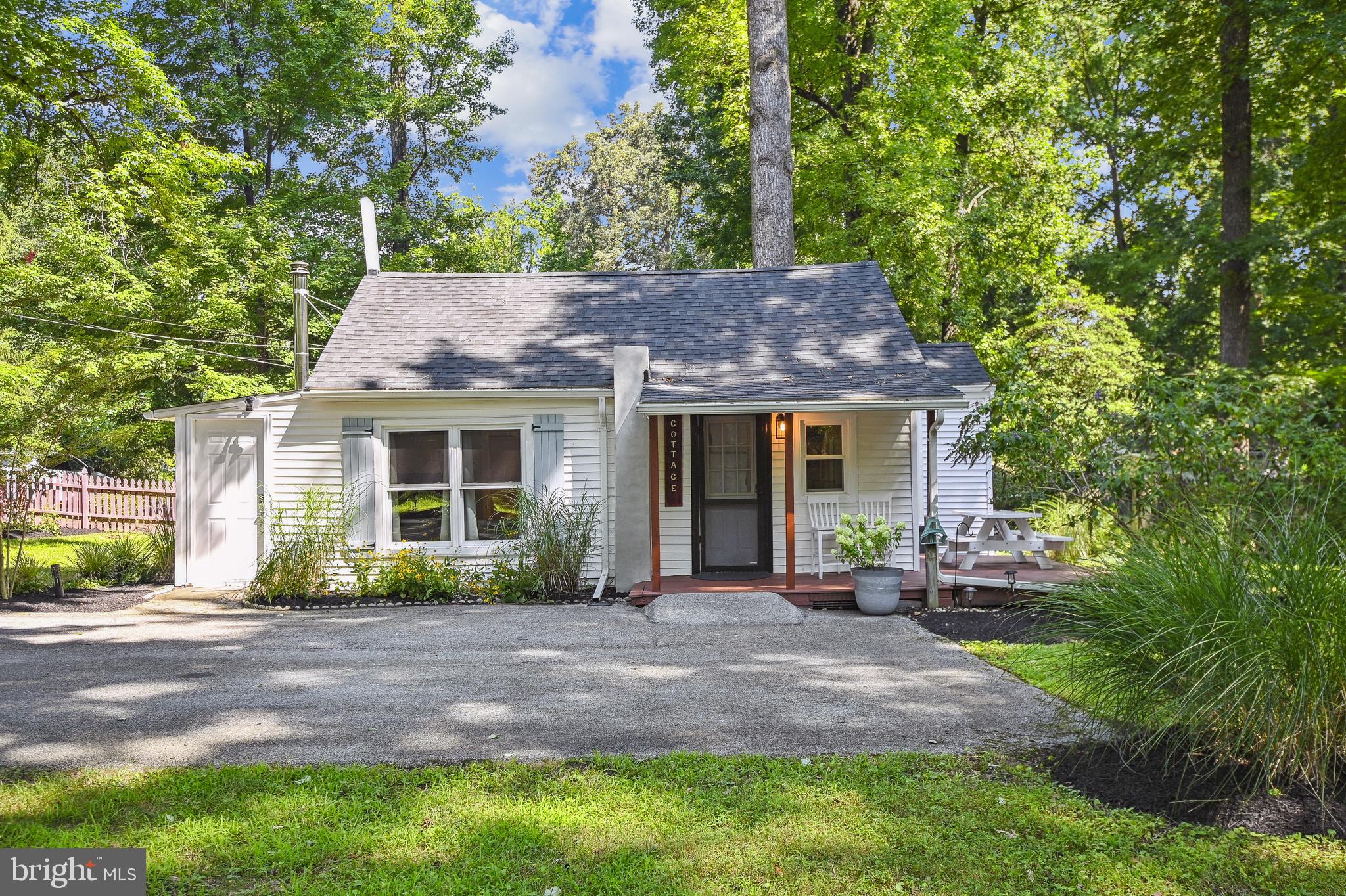 Great Cottage in beautiful Herald Harbor on the Severn, outside of Annapolis. New flooring and freshly painted, energy efficient Bosch Ductless Minisplit and newer double pane windows. Enjoy deck with picnic table, lovely landscaping in quiet surroundings walkable to community beach and boat launch.
Community has beach, boat launch, public park with tennis, basketball court, and playground. Enjoy events, festivals, restaurants, boat show and Renaissance festival in nearby Annapolis. Also, minutes from Bean Rush Cafe, bike and walking trails (South Shore Trail and Bacon Ridge Natural Area).
Lawn and community is wonderful for pets. No HOA. Easy commute to Annapolis, Columbia, DC and Baltimore. Could be full time home, weekend get-a way, or office. Owner is agent.