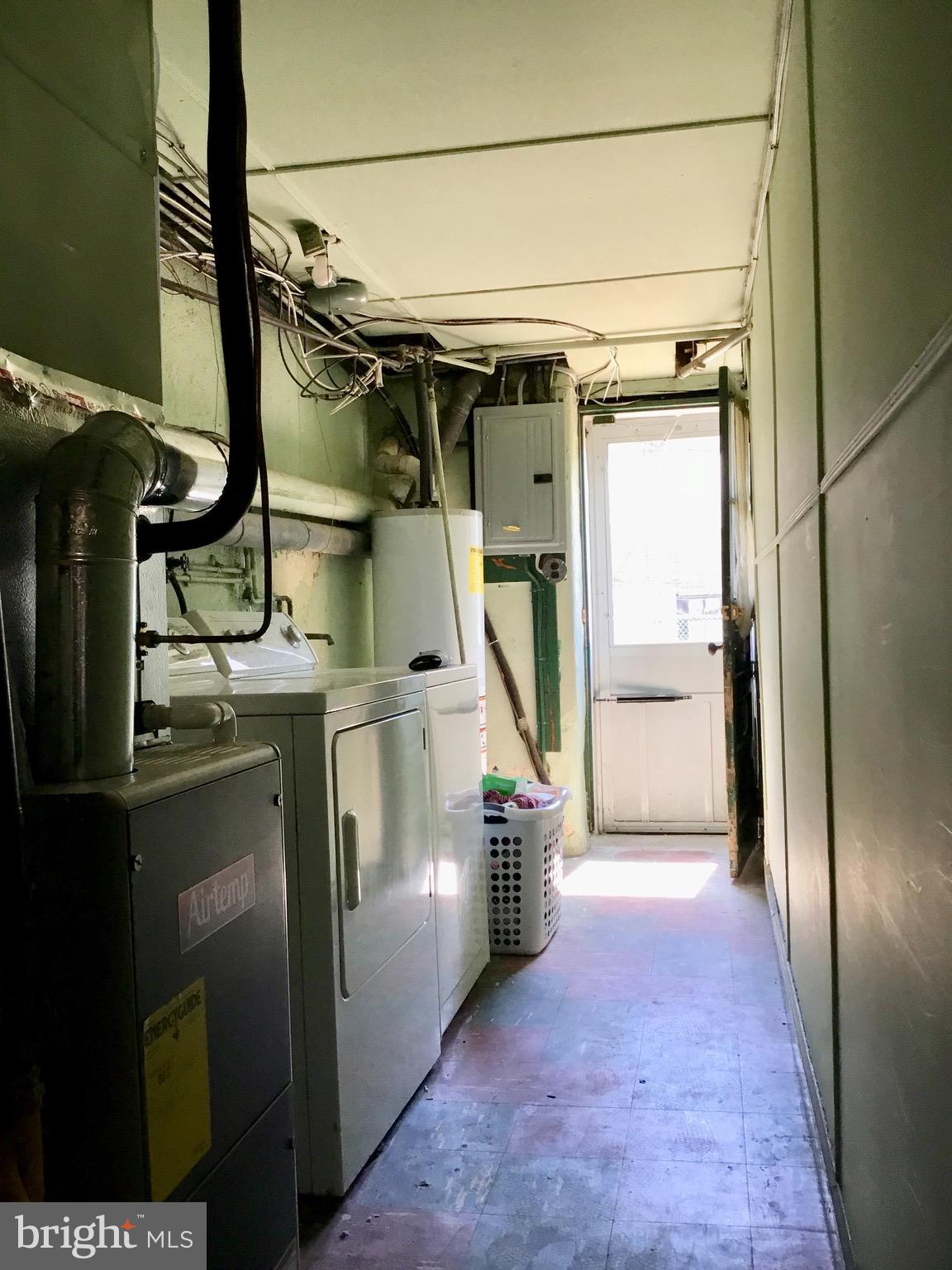 OXFORD CIRCLE - Residential