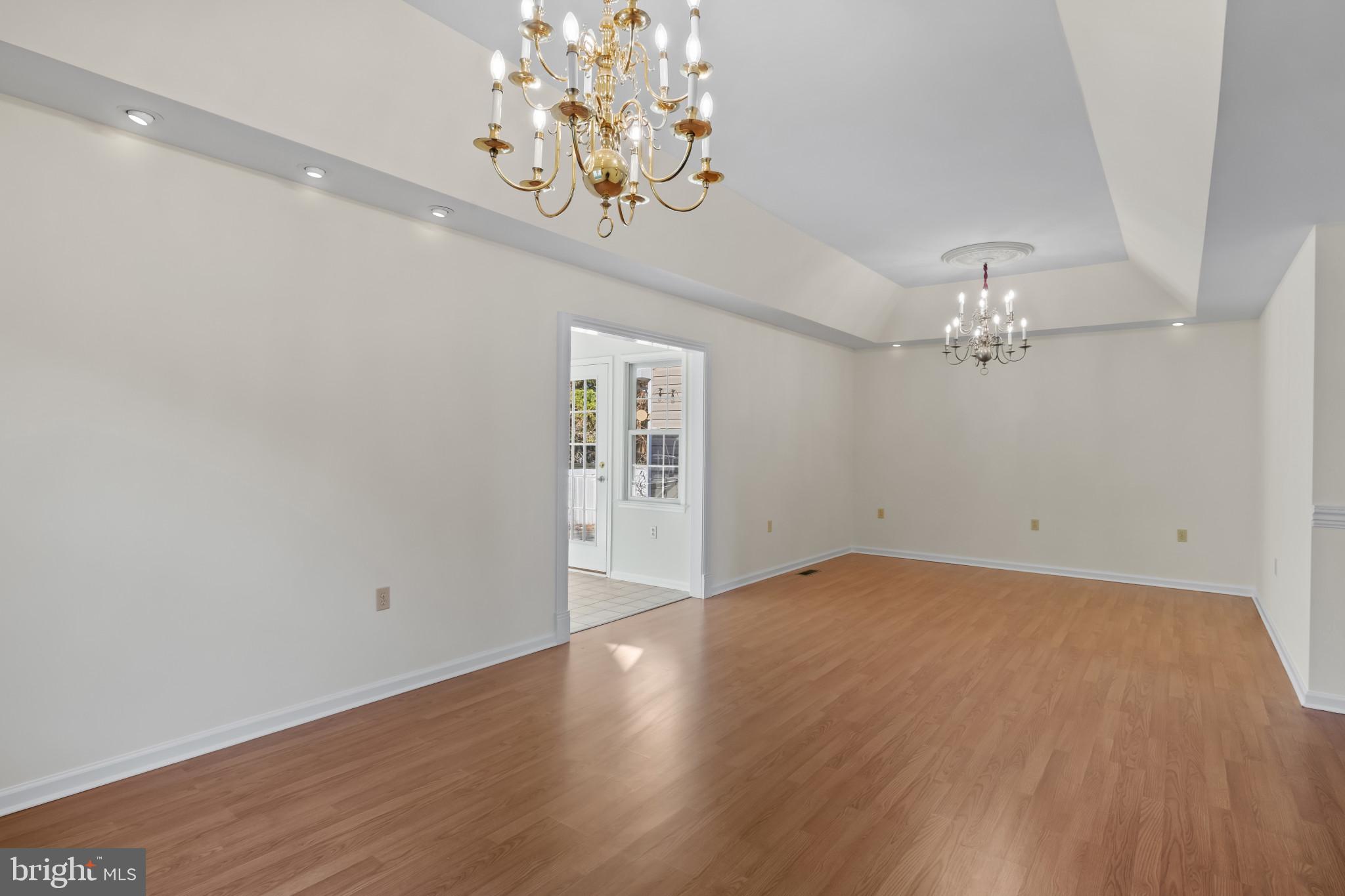 ELLINGTON - Residential