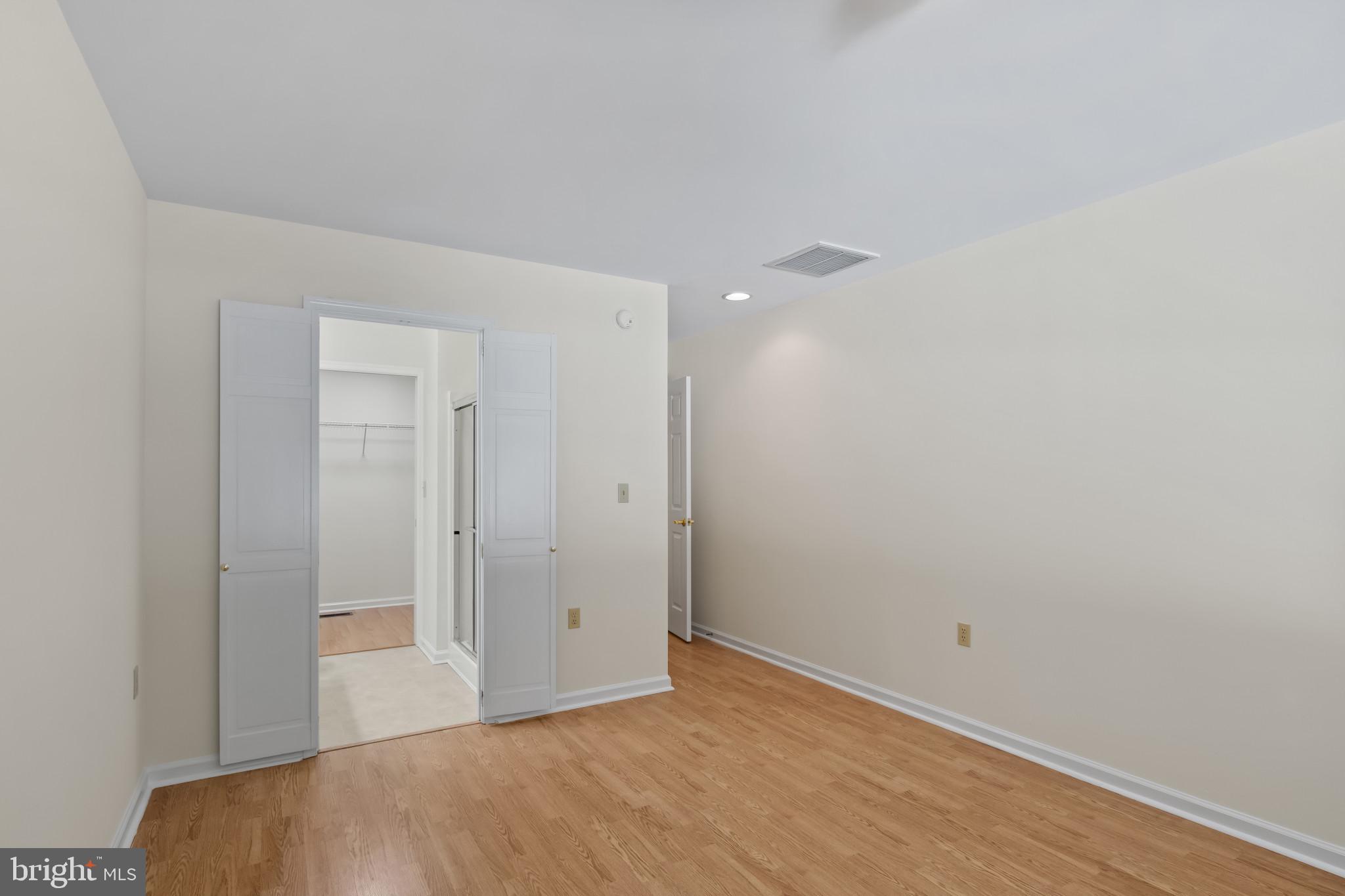 ELLINGTON - Residential