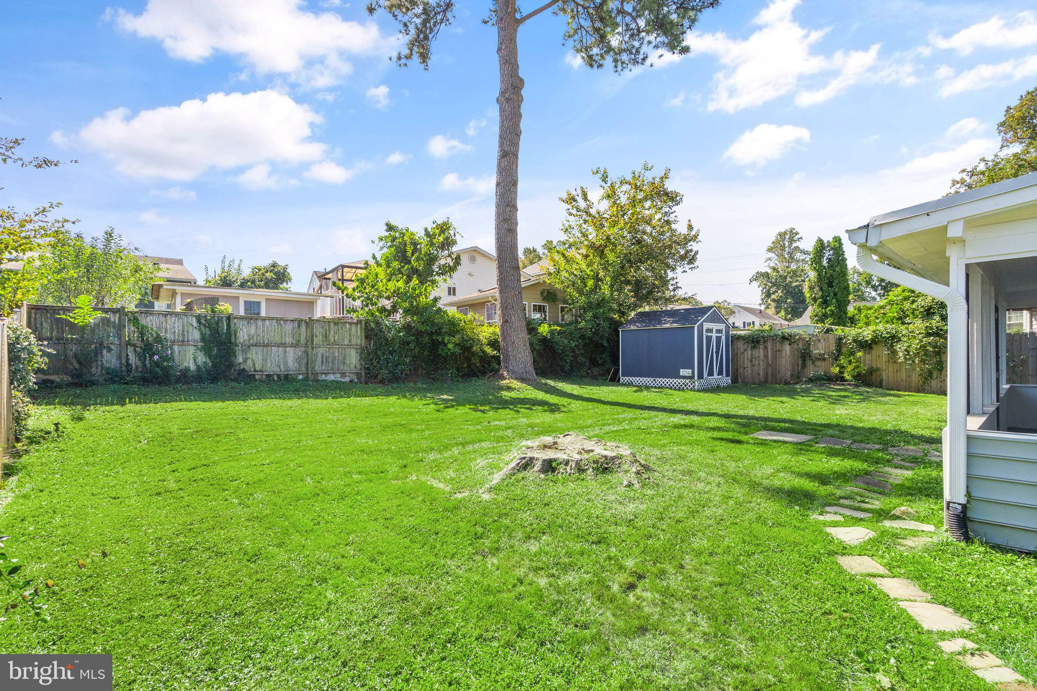 WEST LAWN - Residential