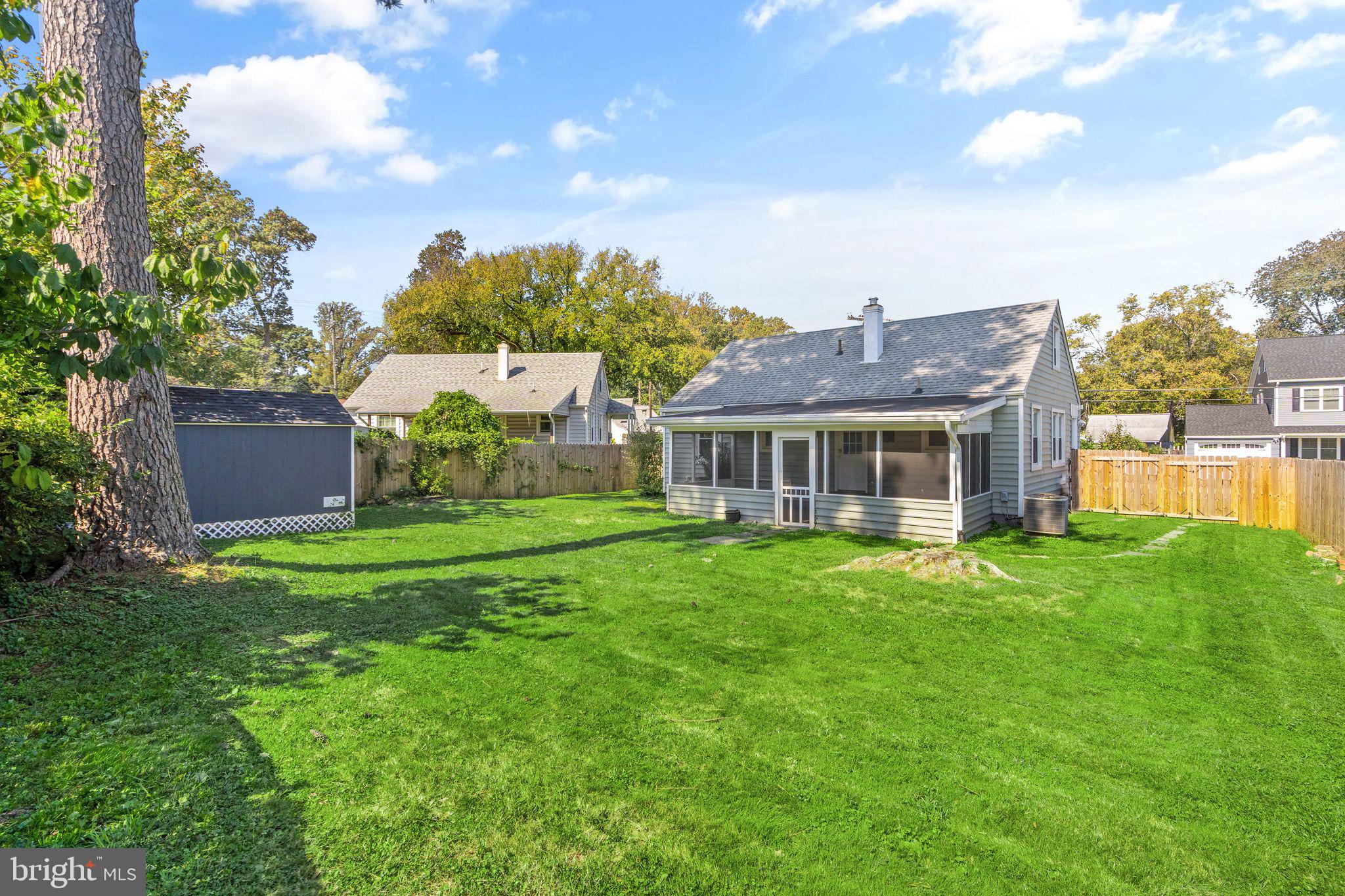 WEST LAWN - Residential