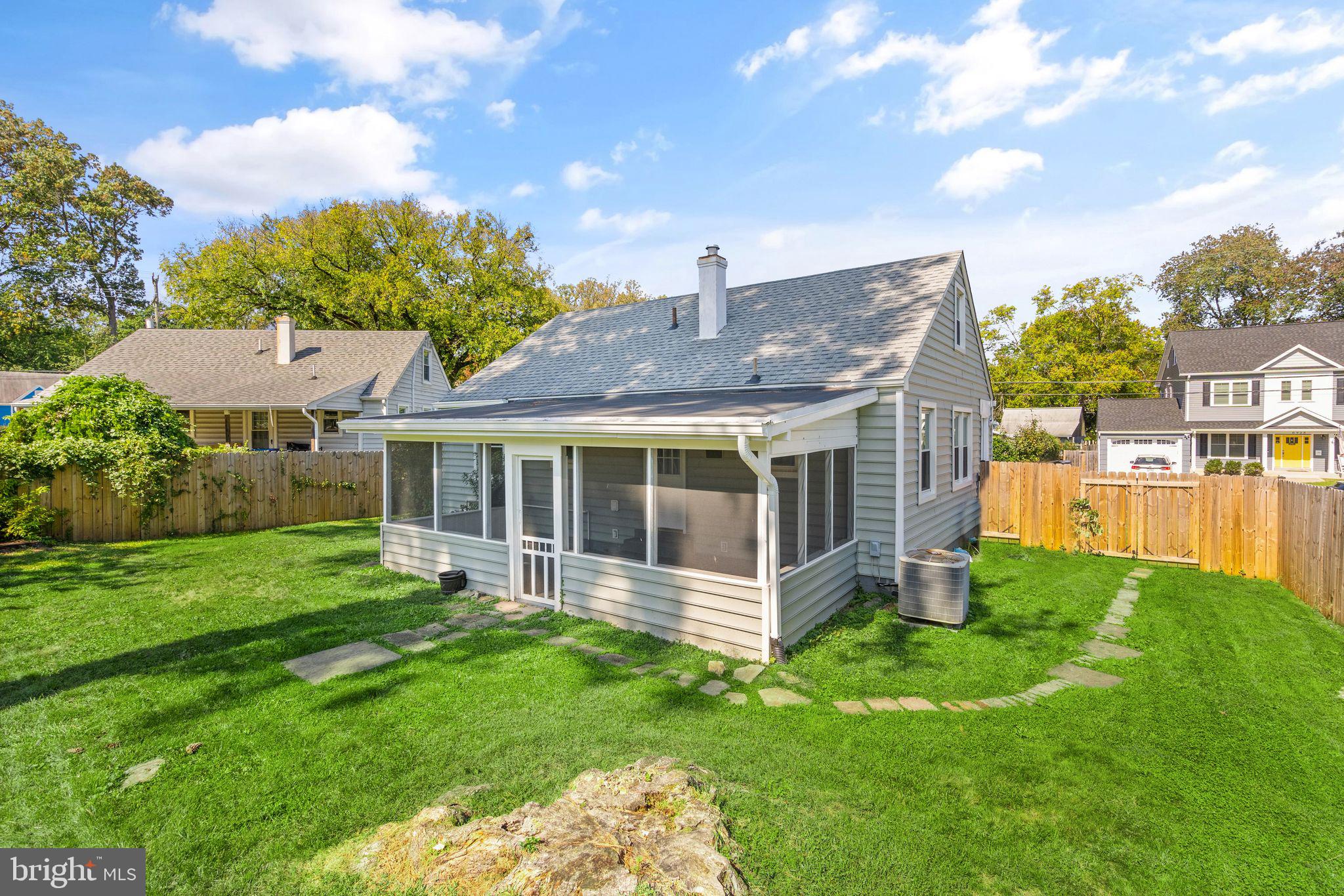 WEST LAWN - Residential