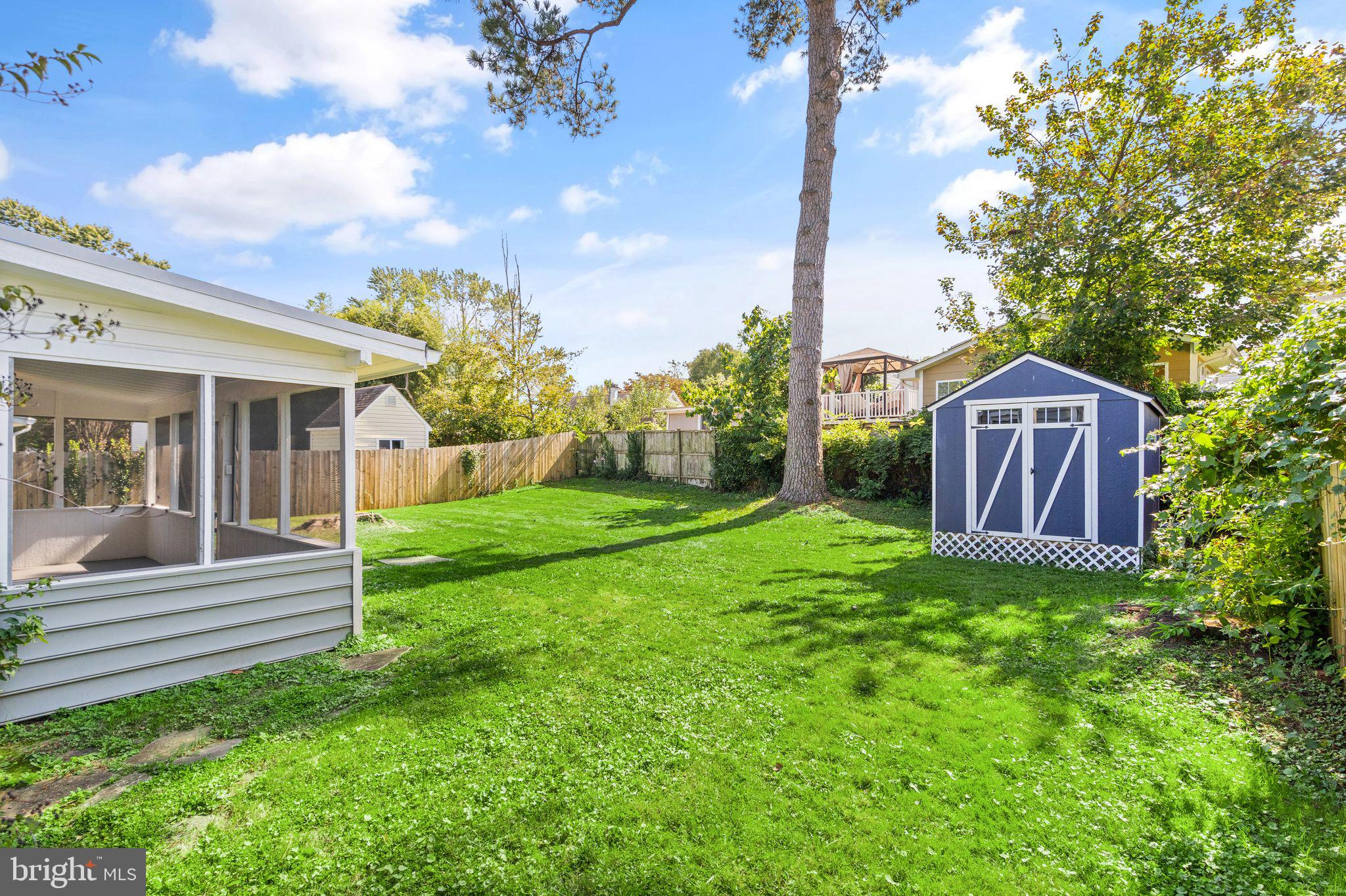 WEST LAWN - Residential