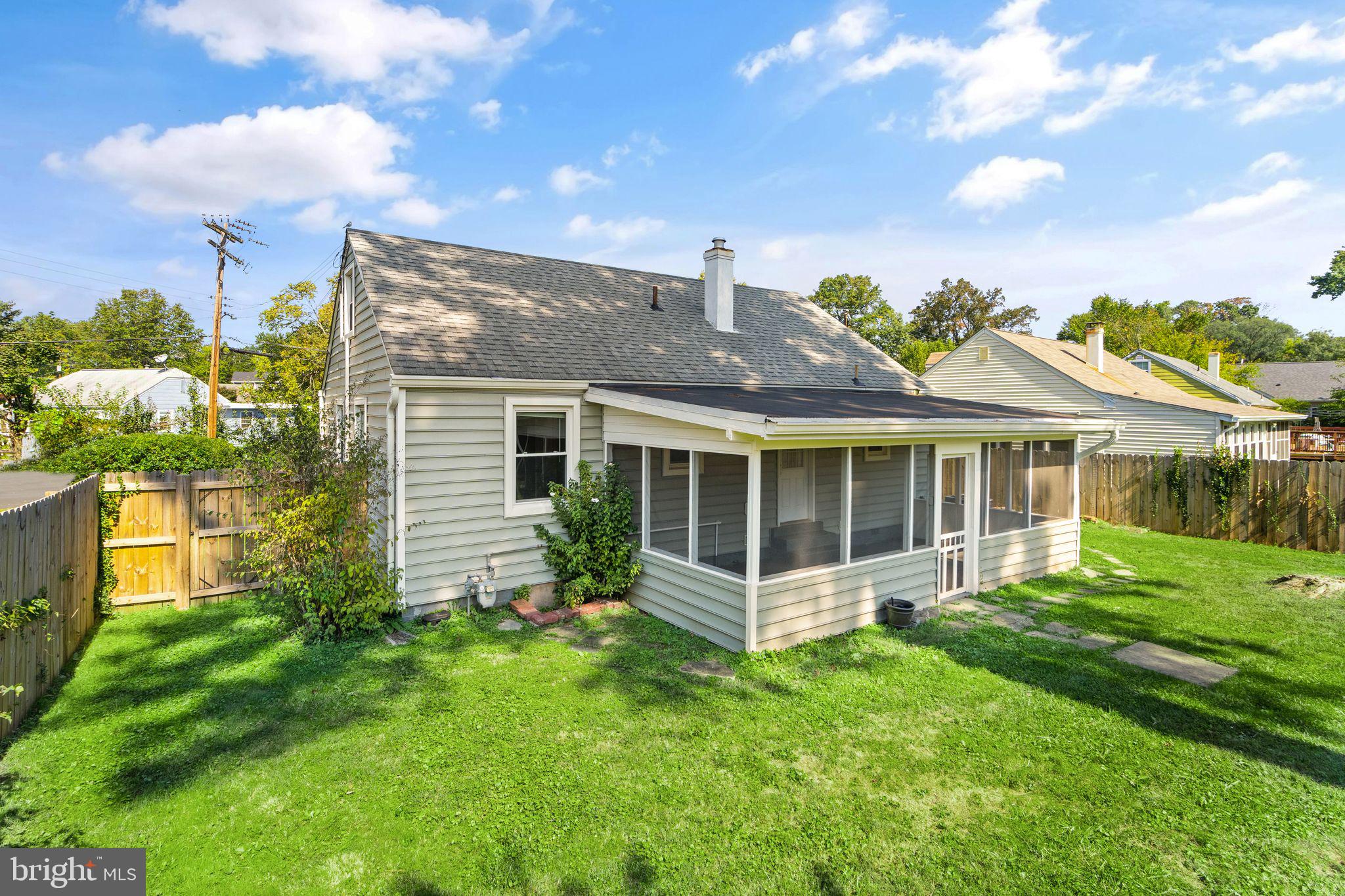 WEST LAWN - Residential