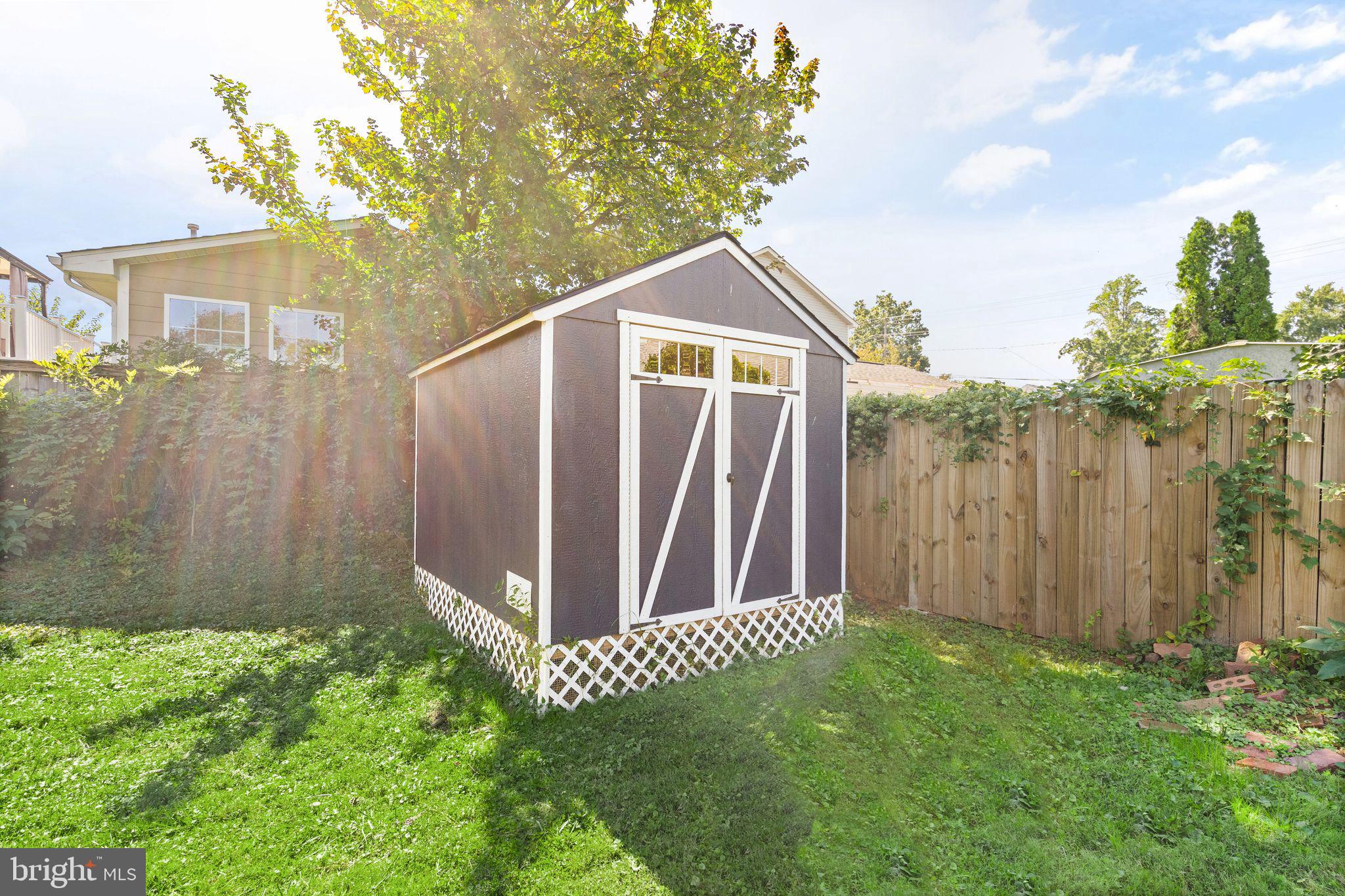 WEST LAWN - Residential