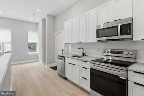 Condo For Rent - 856 N 19th Street #1<br/> PHILADELPHIA, PA 19130