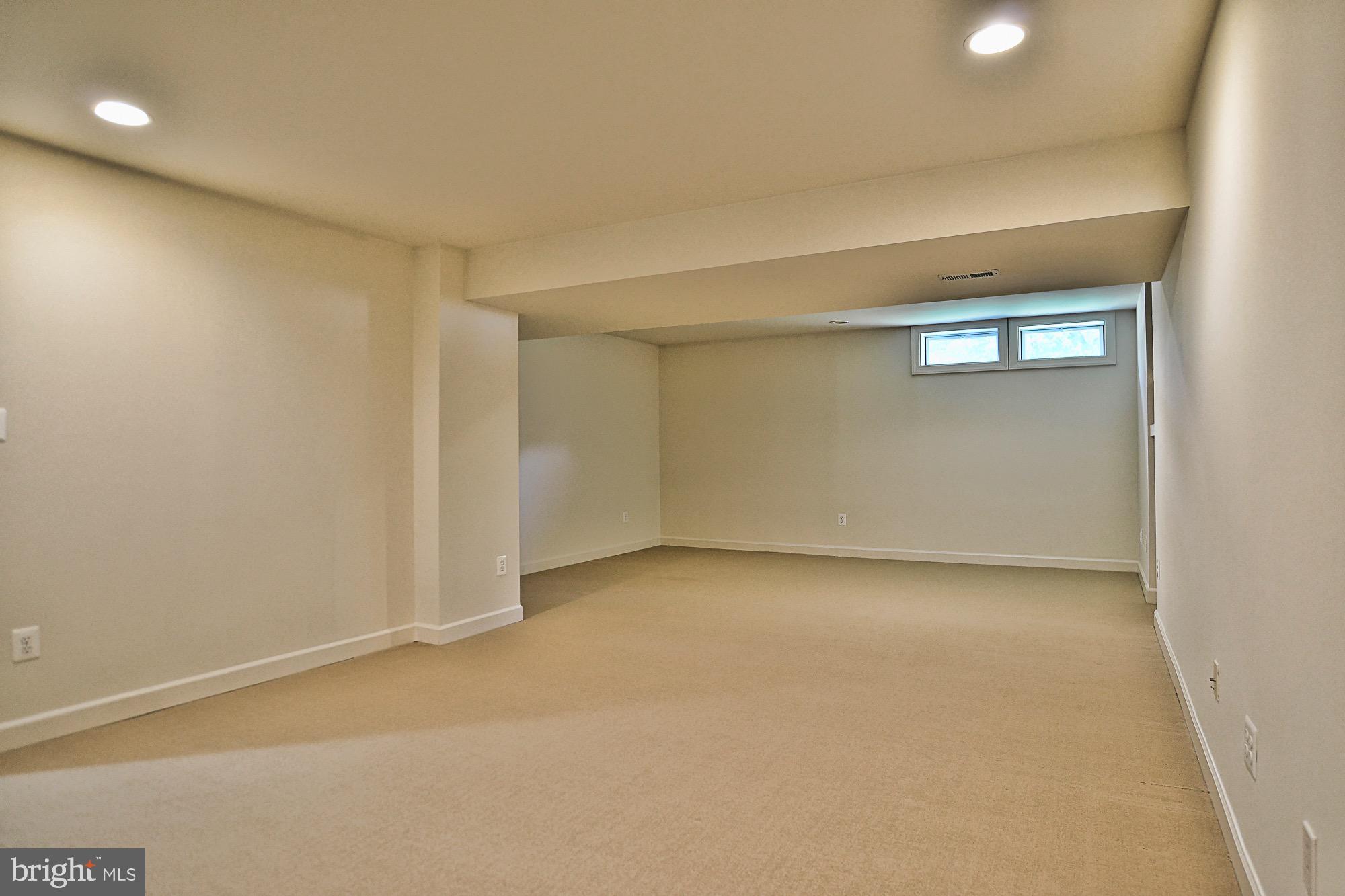 FRANKLIN CORNER - Residential Lease