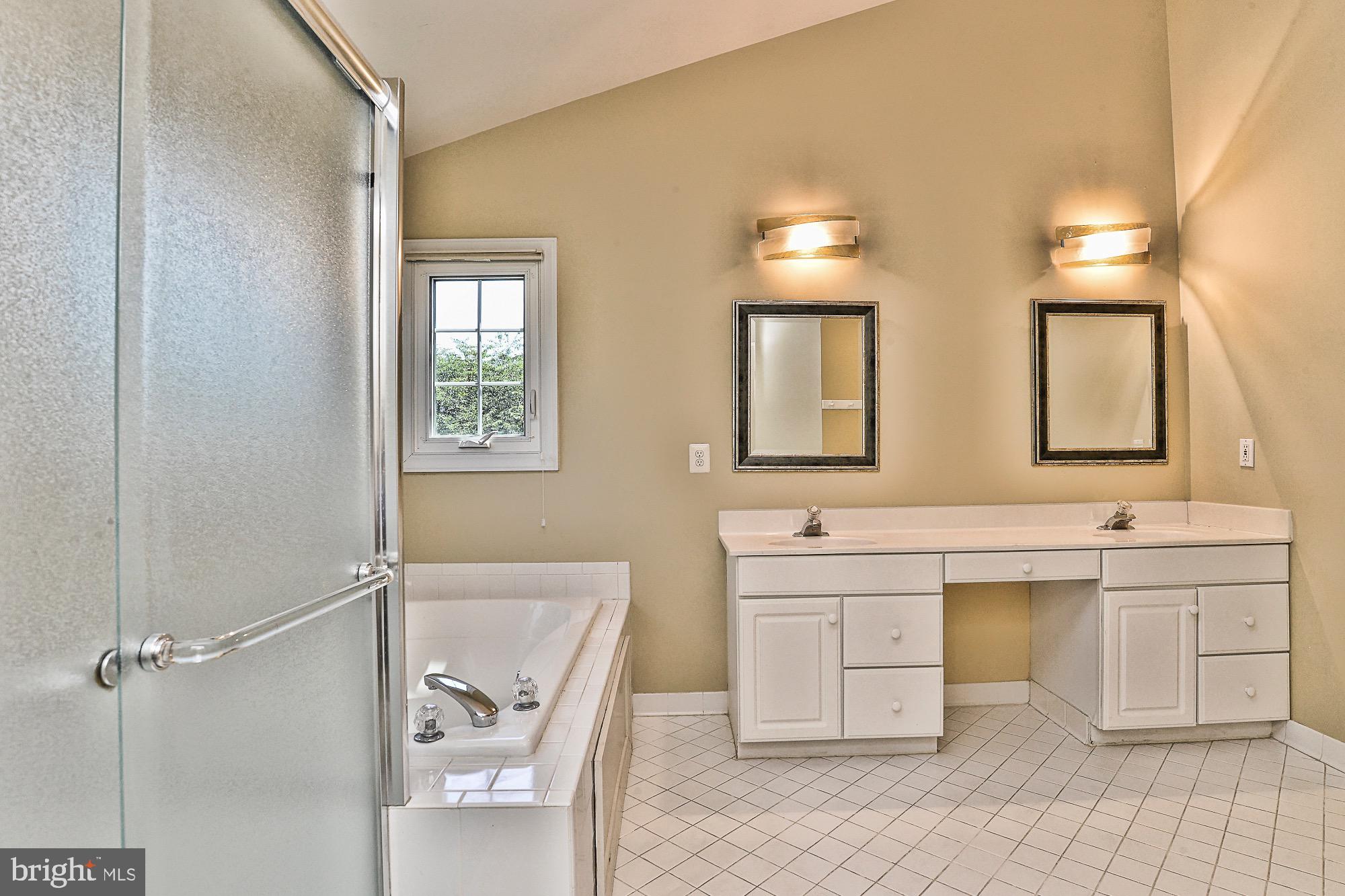 FRANKLIN CORNER - Residential Lease