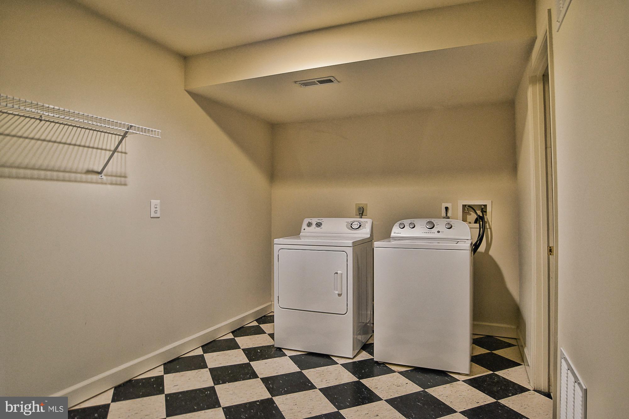 FRANKLIN CORNER - Residential Lease