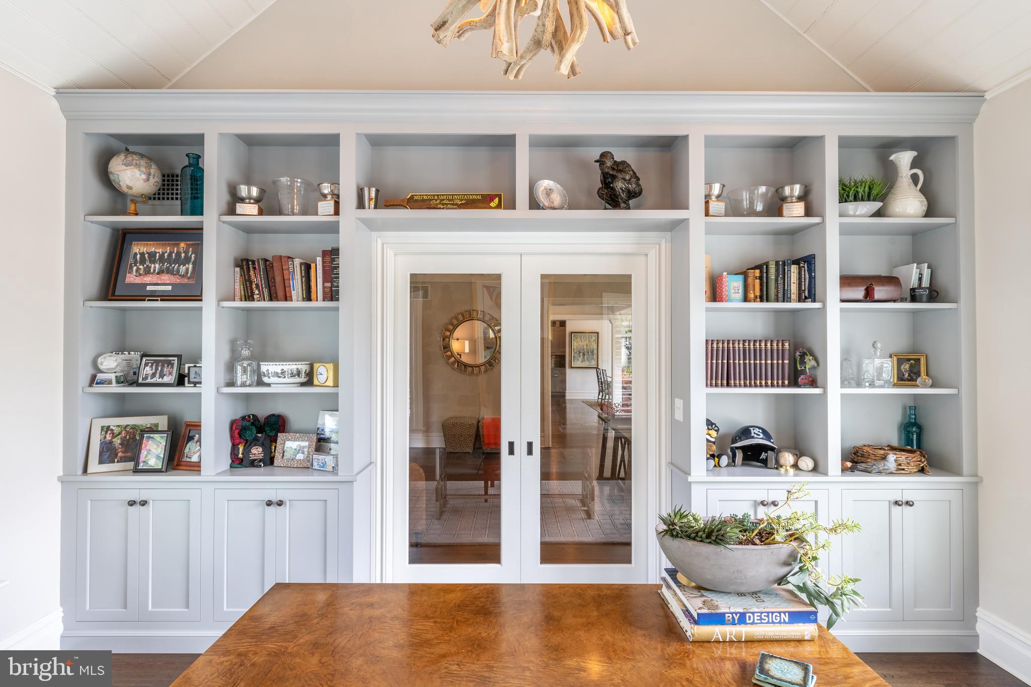 CHESTNUT HILL - Residential