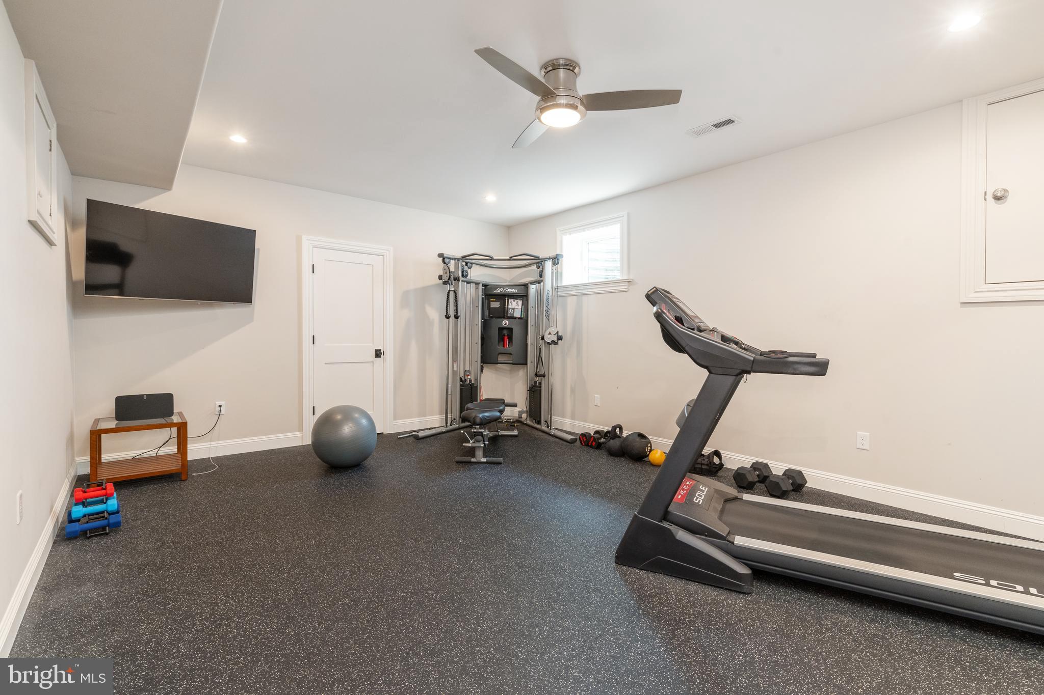 CHESTNUT HILL - Residential