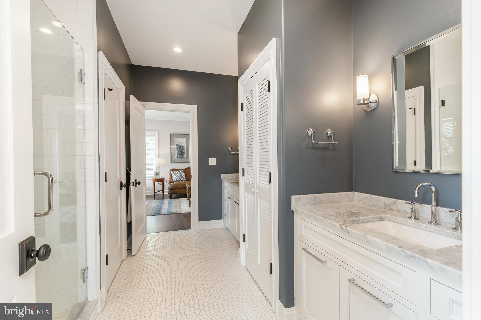 CHESTNUT HILL - Residential