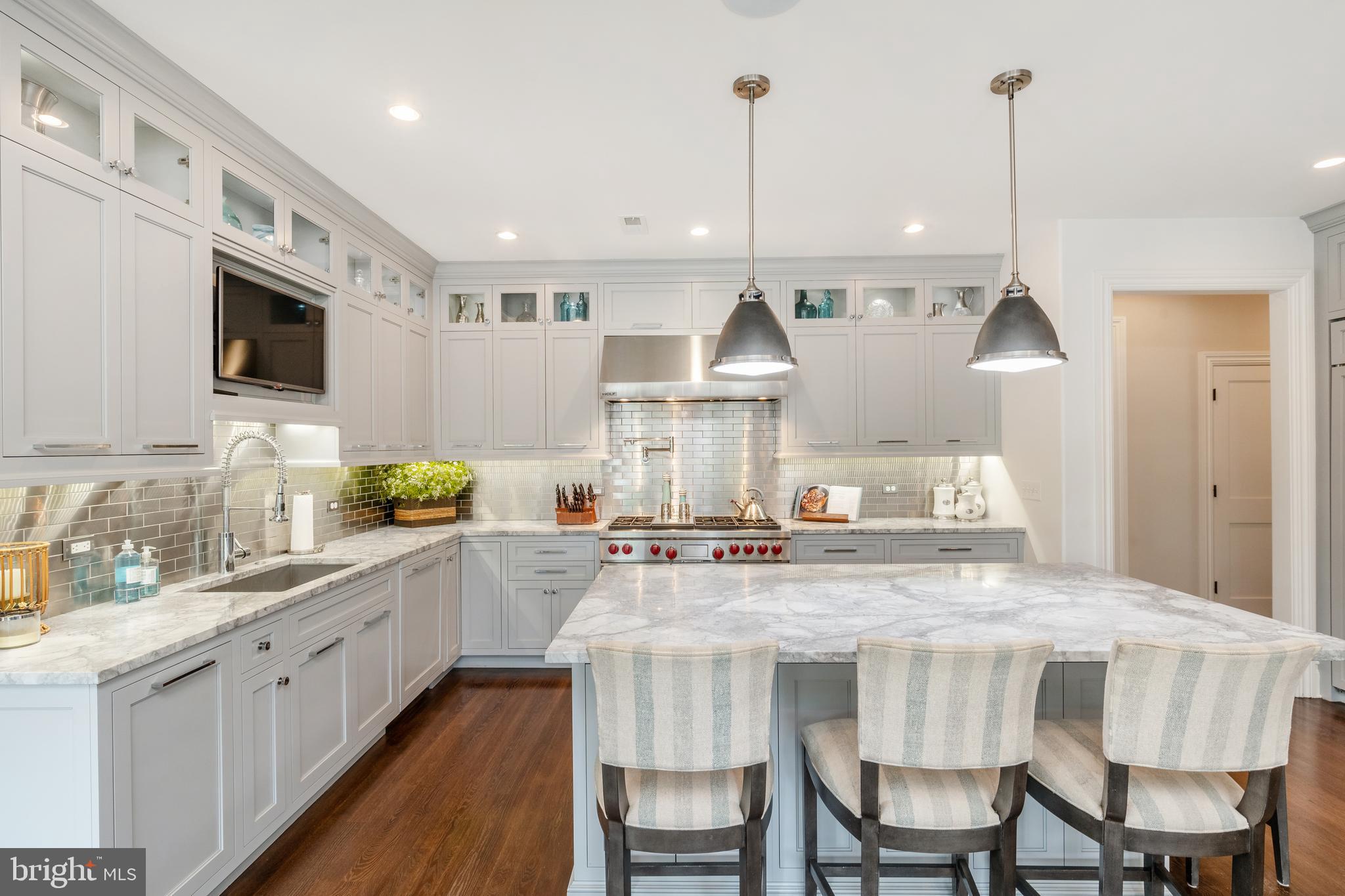 CHESTNUT HILL - Residential