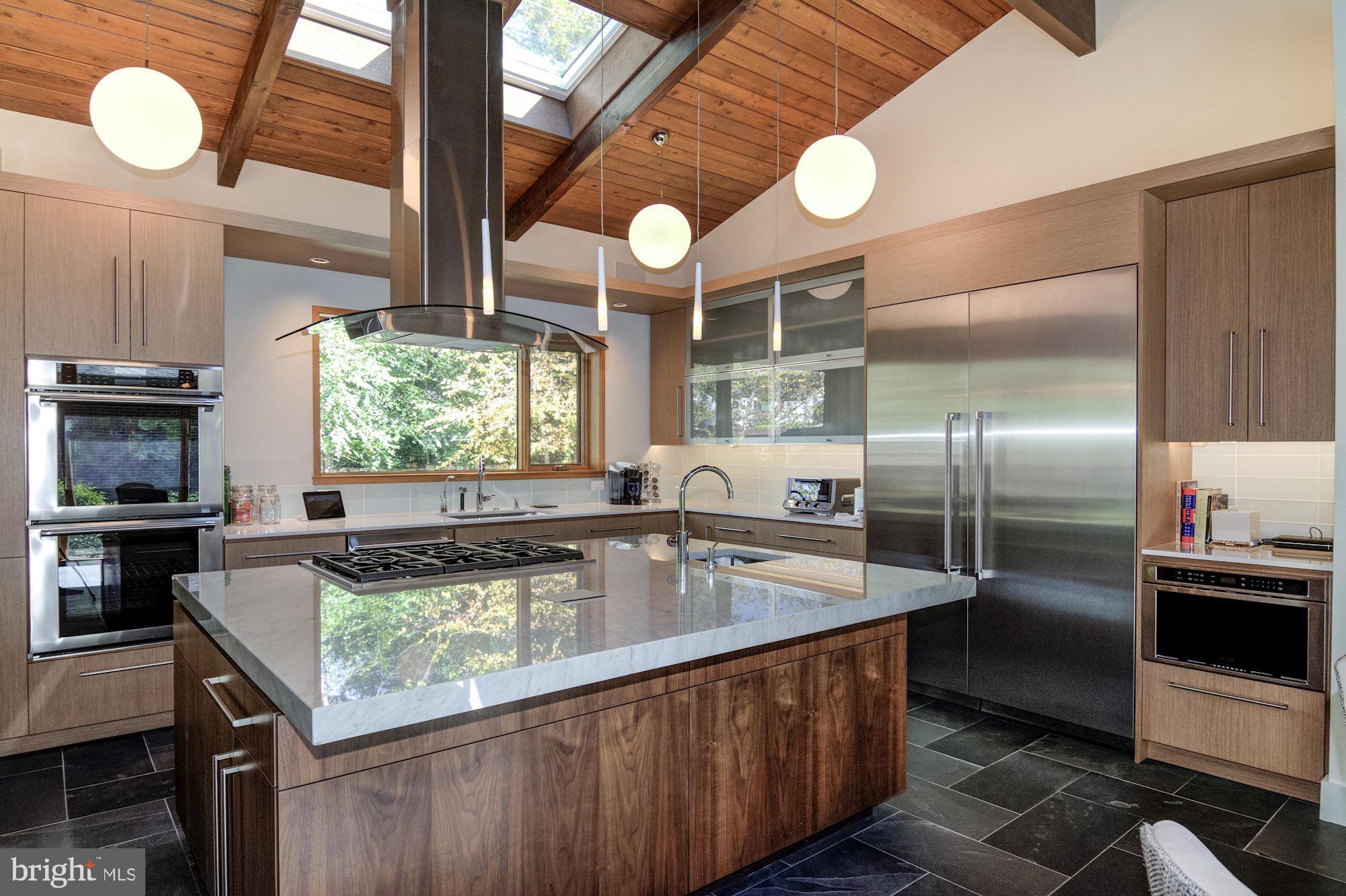 COUNTRY CLUB HILLS - Residential