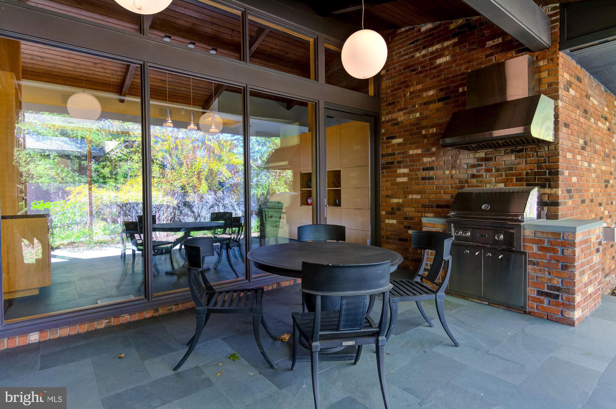 COUNTRY CLUB HILLS - Residential