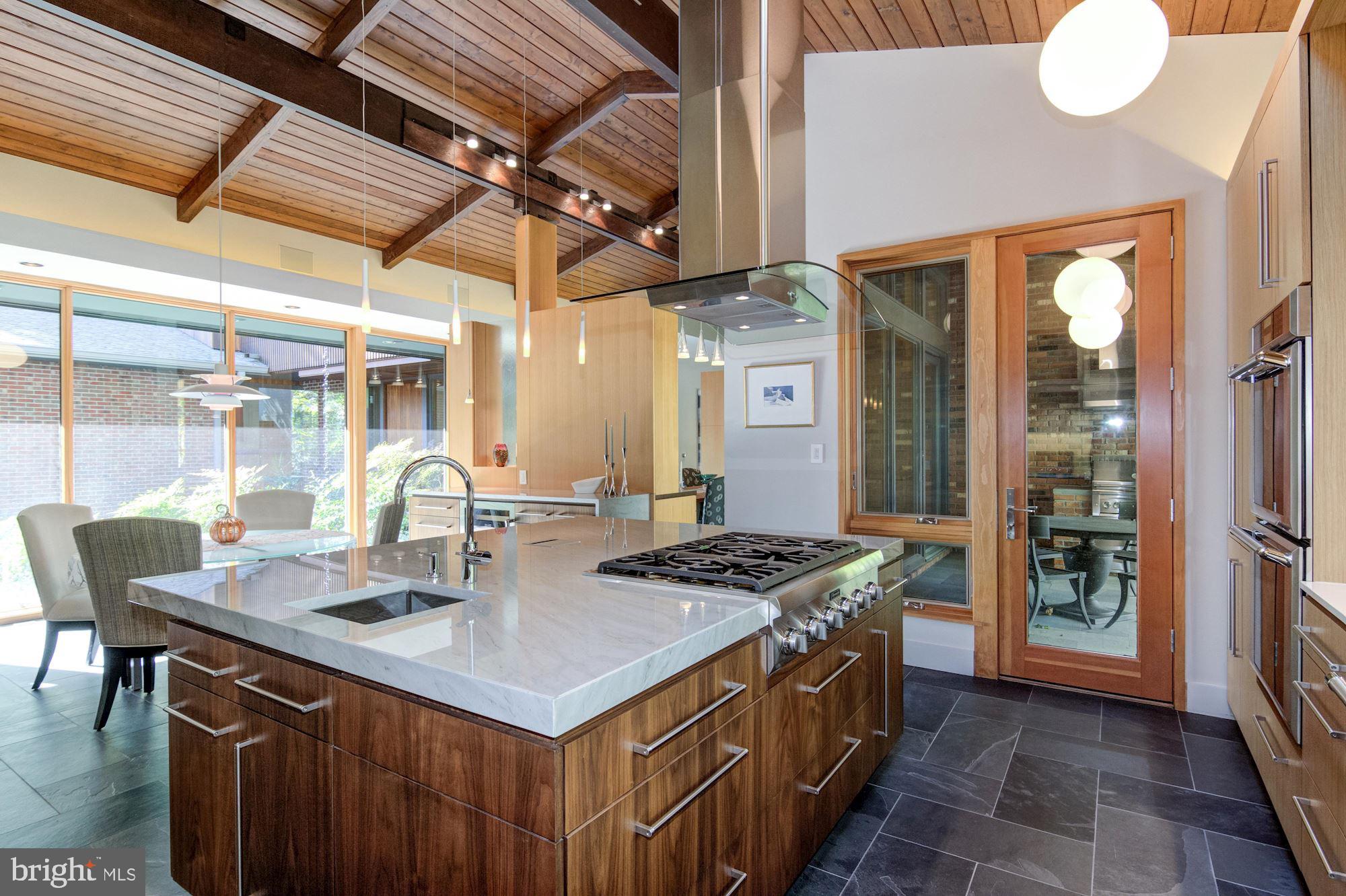 COUNTRY CLUB HILLS - Residential