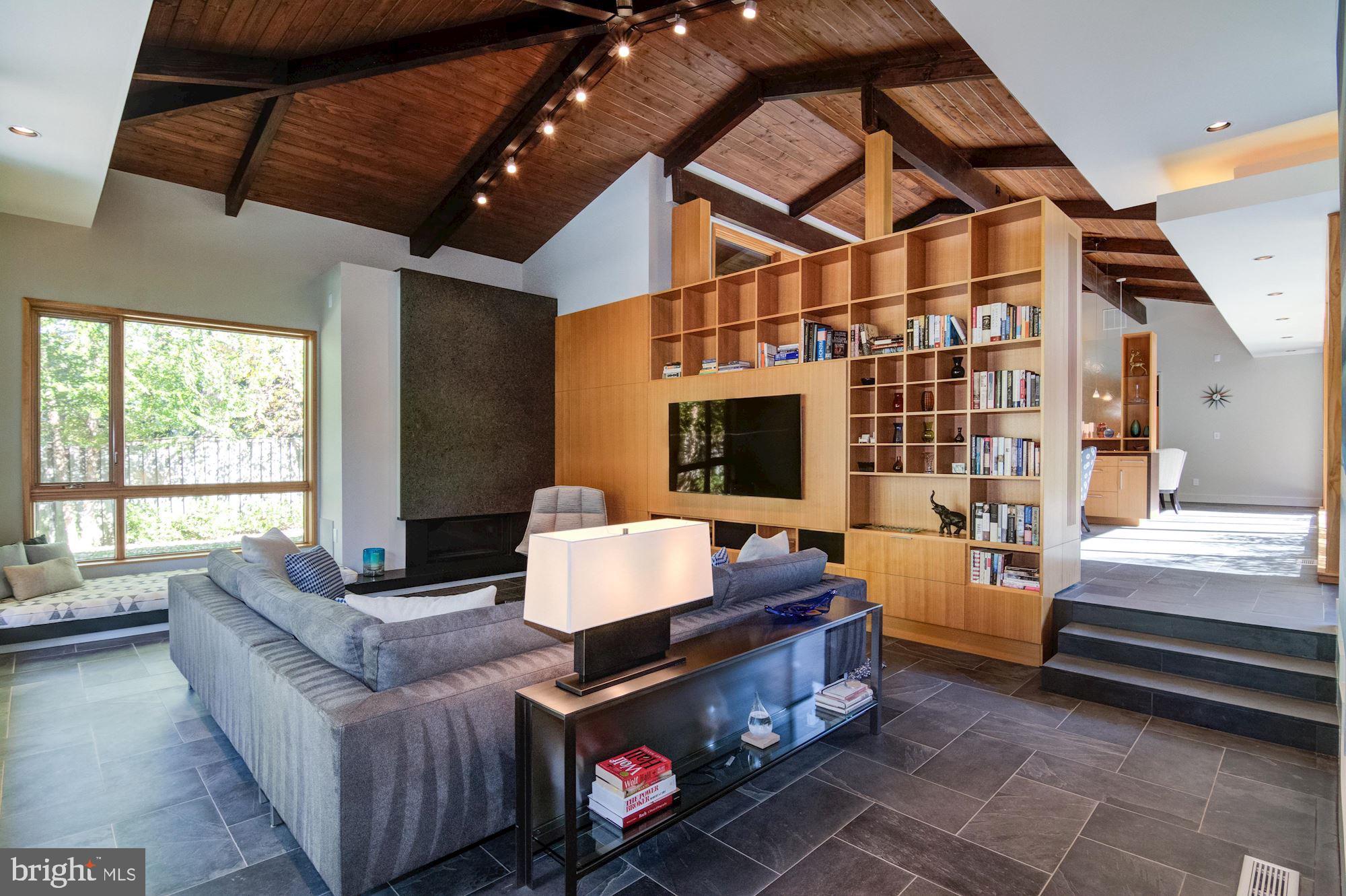 COUNTRY CLUB HILLS - Residential