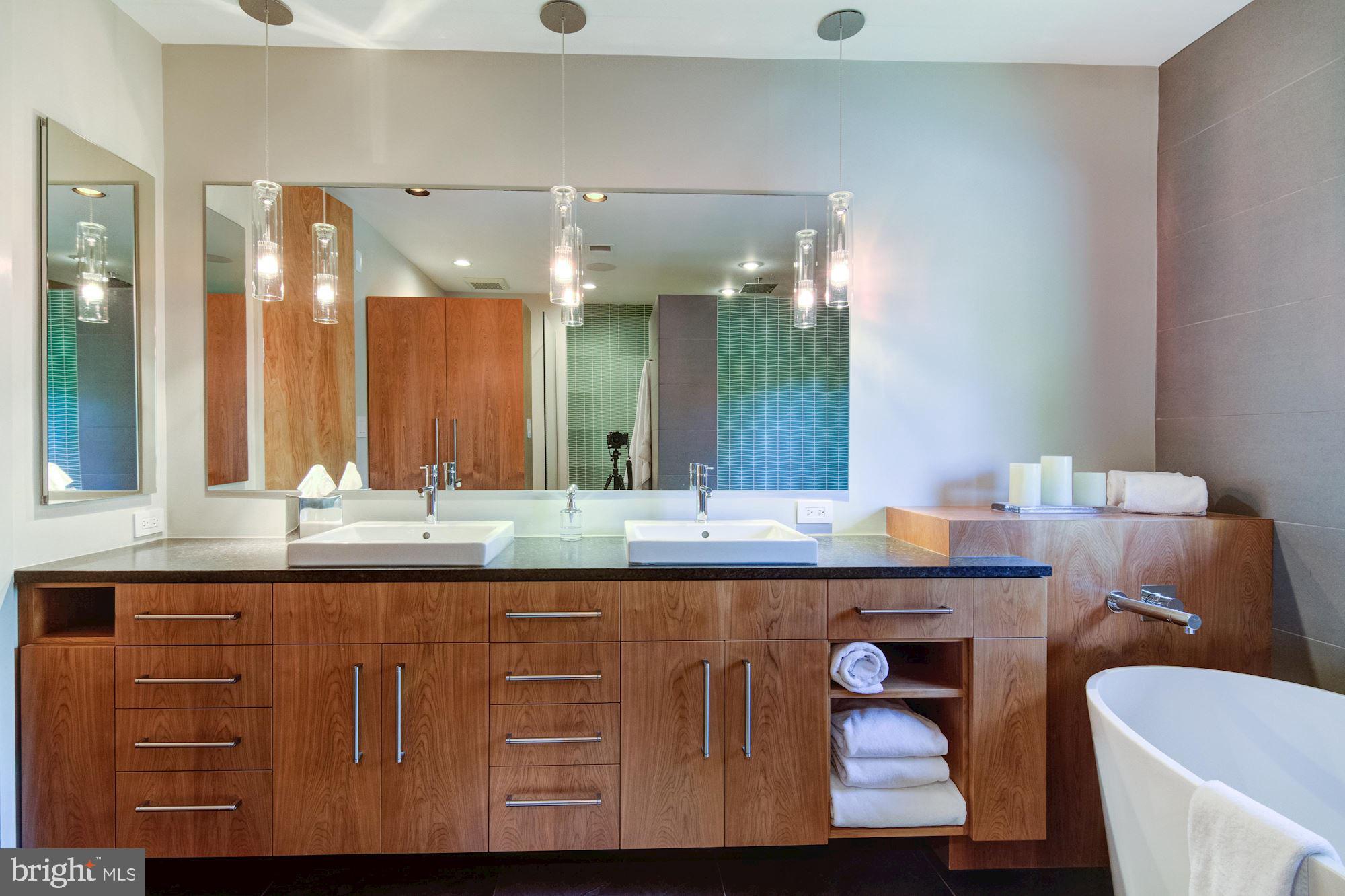 COUNTRY CLUB HILLS - Residential