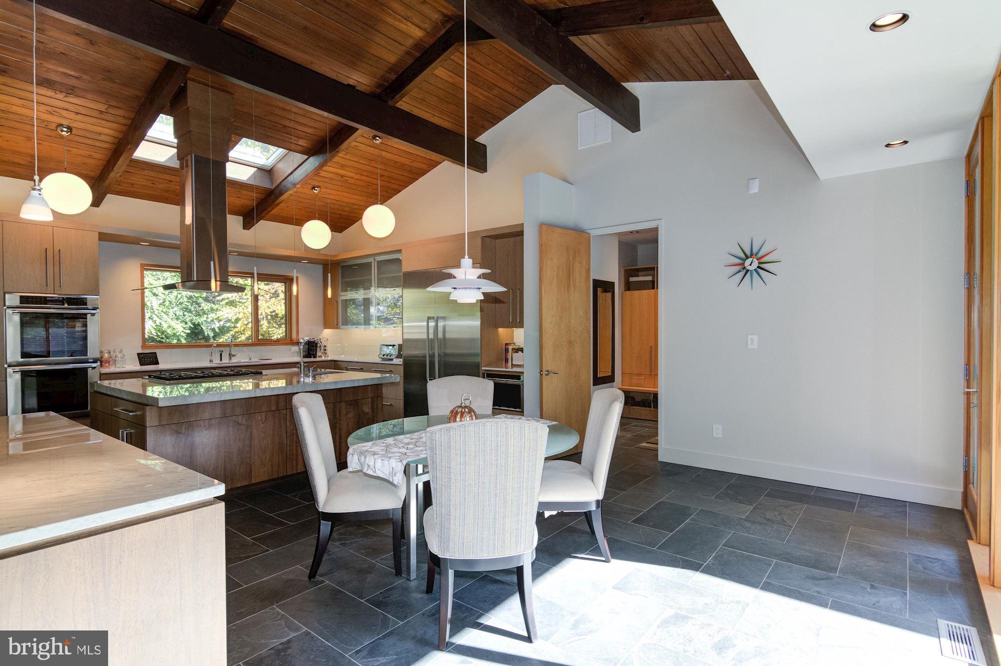 COUNTRY CLUB HILLS - Residential