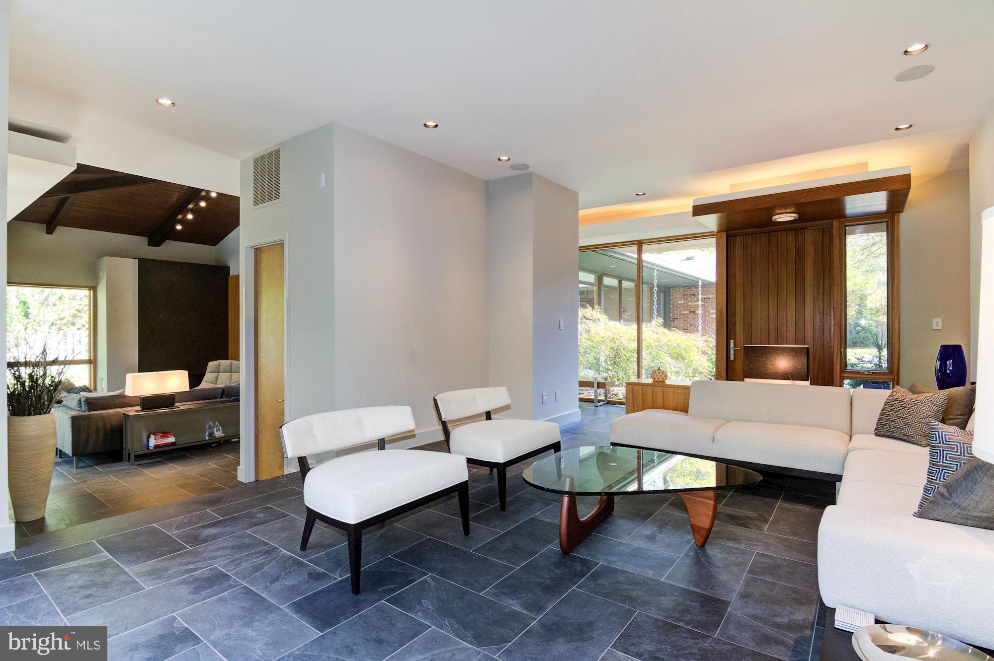 COUNTRY CLUB HILLS - Residential