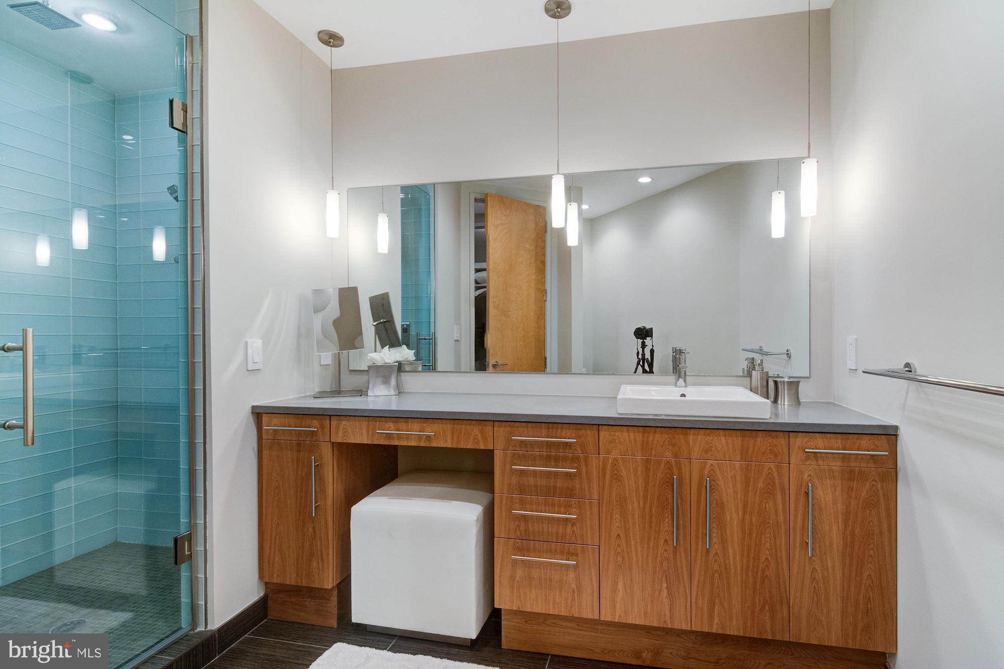 COUNTRY CLUB HILLS - Residential